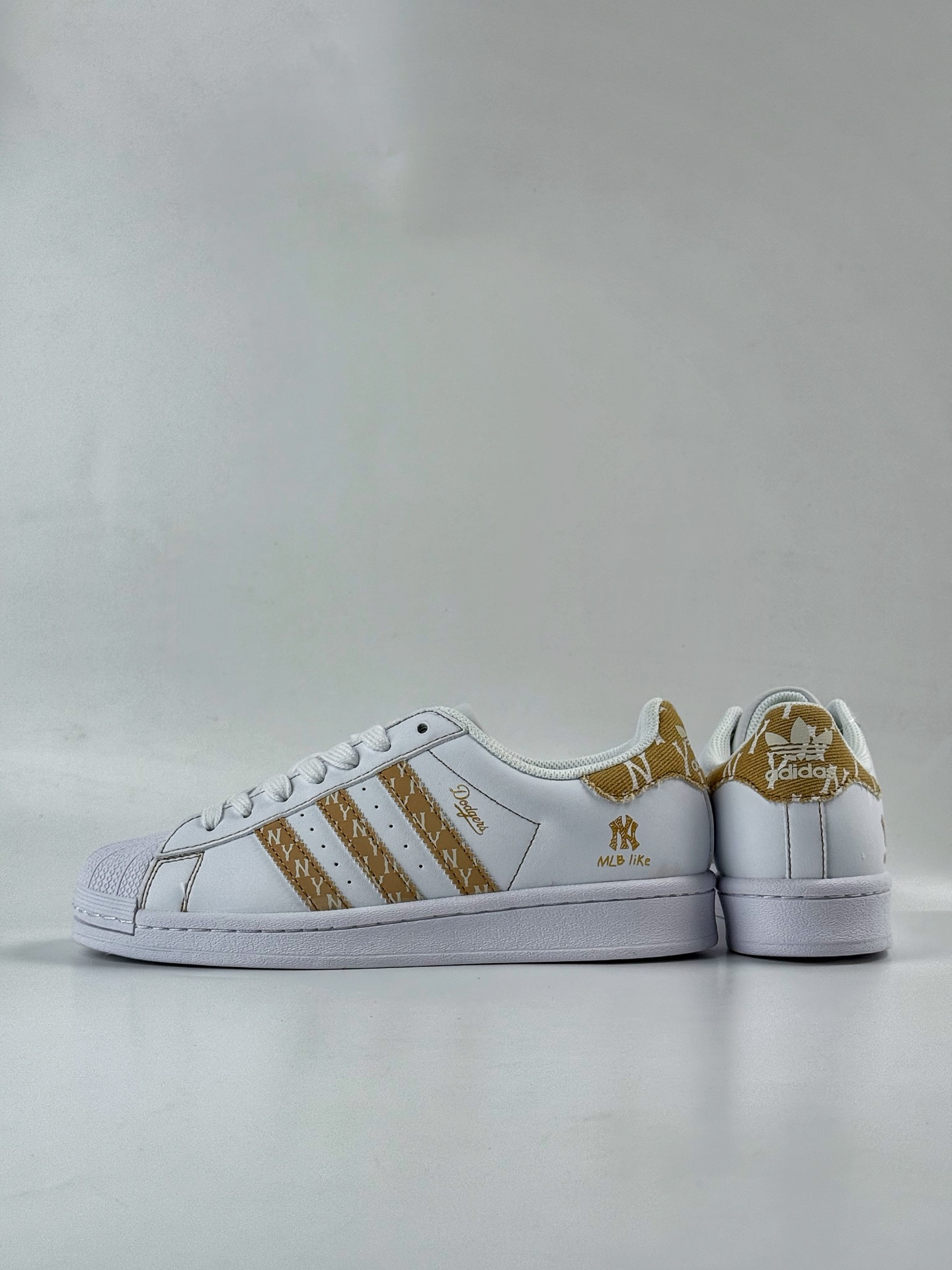 AD Originals Superstar x MLB 白黄  BZ25344-莆田鞋,莆田鞋货源,高仿鞋,高仿鞋货源,安福档口,莆田高仿鞋,莆田鞋批发,高仿鞋批发,莆田高仿运动鞋,高仿运动鞋,莆田运动鞋 AD Originals Superstar x MLB 白黄  BZ25344