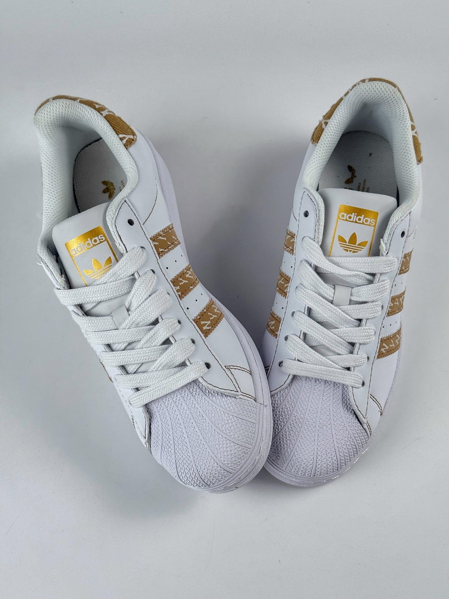 AD Originals Superstar x MLB 白黄  BZ25344-莆田鞋,莆田鞋货源,高仿鞋,高仿鞋货源,安福档口,莆田高仿鞋,莆田鞋批发,高仿鞋批发,莆田高仿运动鞋,高仿运动鞋,莆田运动鞋 AD Originals Superstar x MLB 白黄  BZ25344