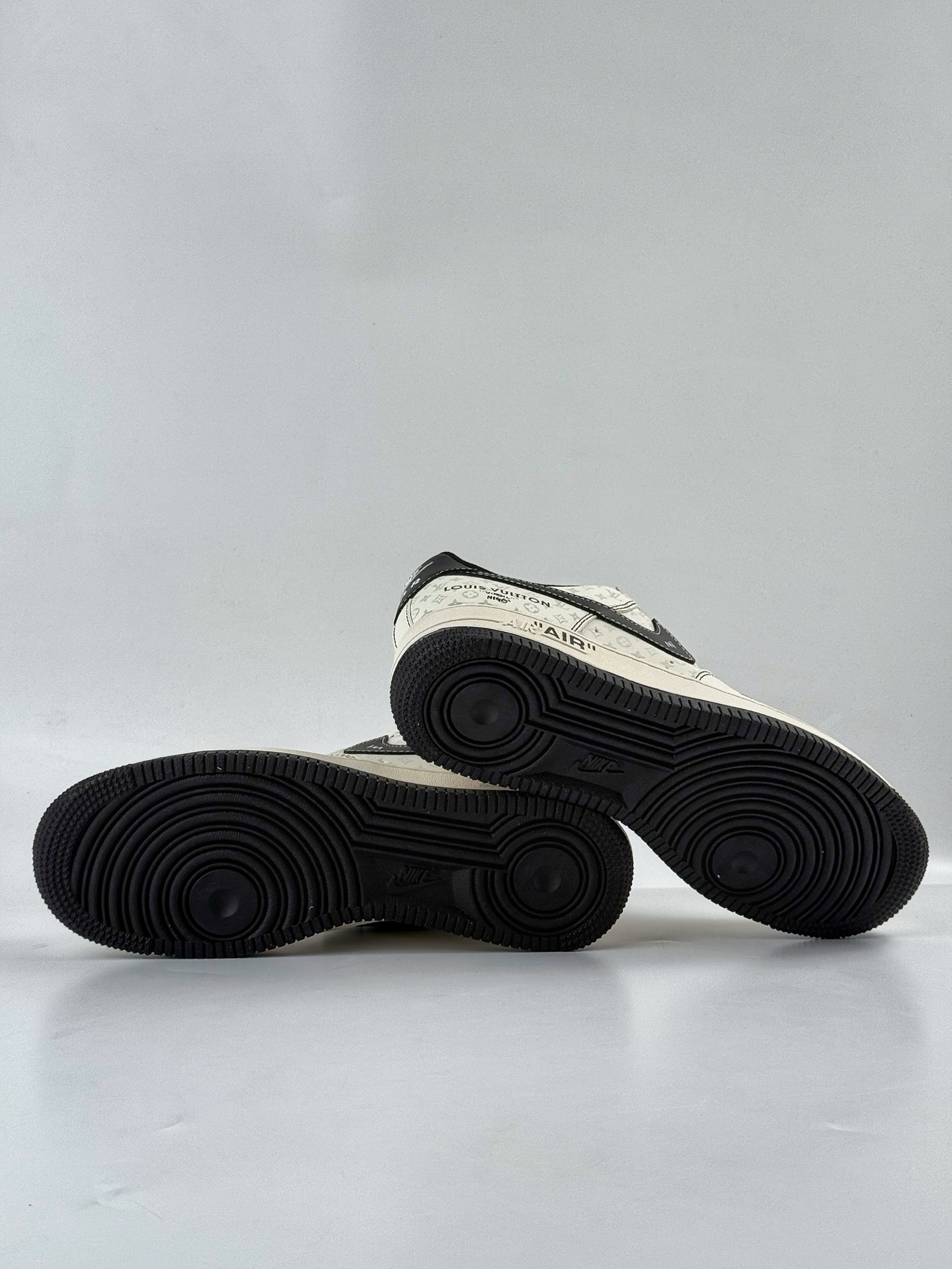 Nike Air Force 1 Low 07 x Louis Vuitton 白黑满天星 CS5050-Y09-莆田鞋,莆田鞋货源,高仿鞋,高仿鞋货源,安福档口,莆田高仿鞋,莆田鞋批发,高仿鞋批发,莆田高仿运动鞋,高仿运动鞋,莆田运动鞋 Nike Air Force 1 Low 07 x Louis Vuitton 白黑满天星 CS5050-Y09