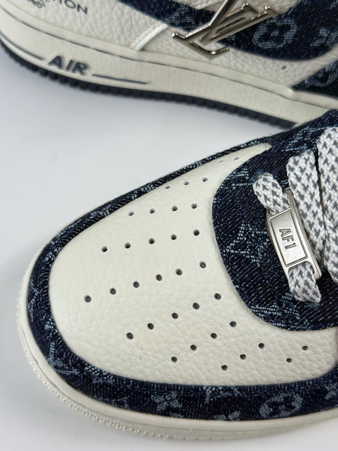 Nike Air Force 1 Low 07 x Louis Vuitton 黑白牛仔满天星 SC0601-553-莆田鞋,莆田鞋货源,高仿鞋,高仿鞋货源,安福档口,莆田高仿鞋,莆田鞋批发,高仿鞋批发,莆田高仿运动鞋,高仿运动鞋,莆田运动鞋 Nike Air Force 1 Low 07 x Louis Vuitton 黑白牛仔满天星 SC0601-553