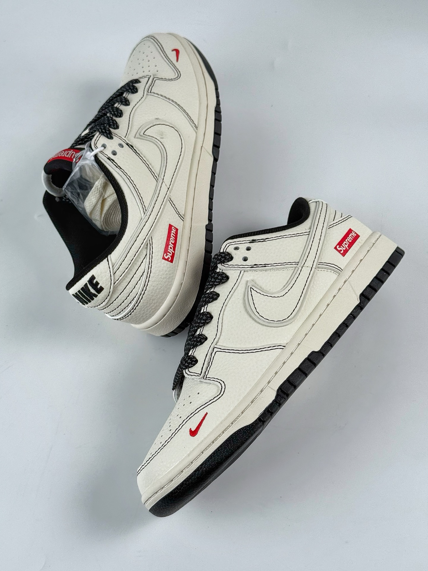 Nike SB Dunk Low x Supreme 白黑小勾满天星  HH7518-098