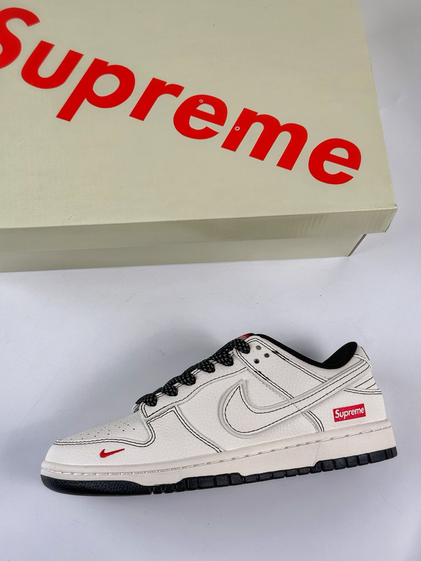Nike SB Dunk Low x Supreme 白黑小勾满天星  HH7518-098