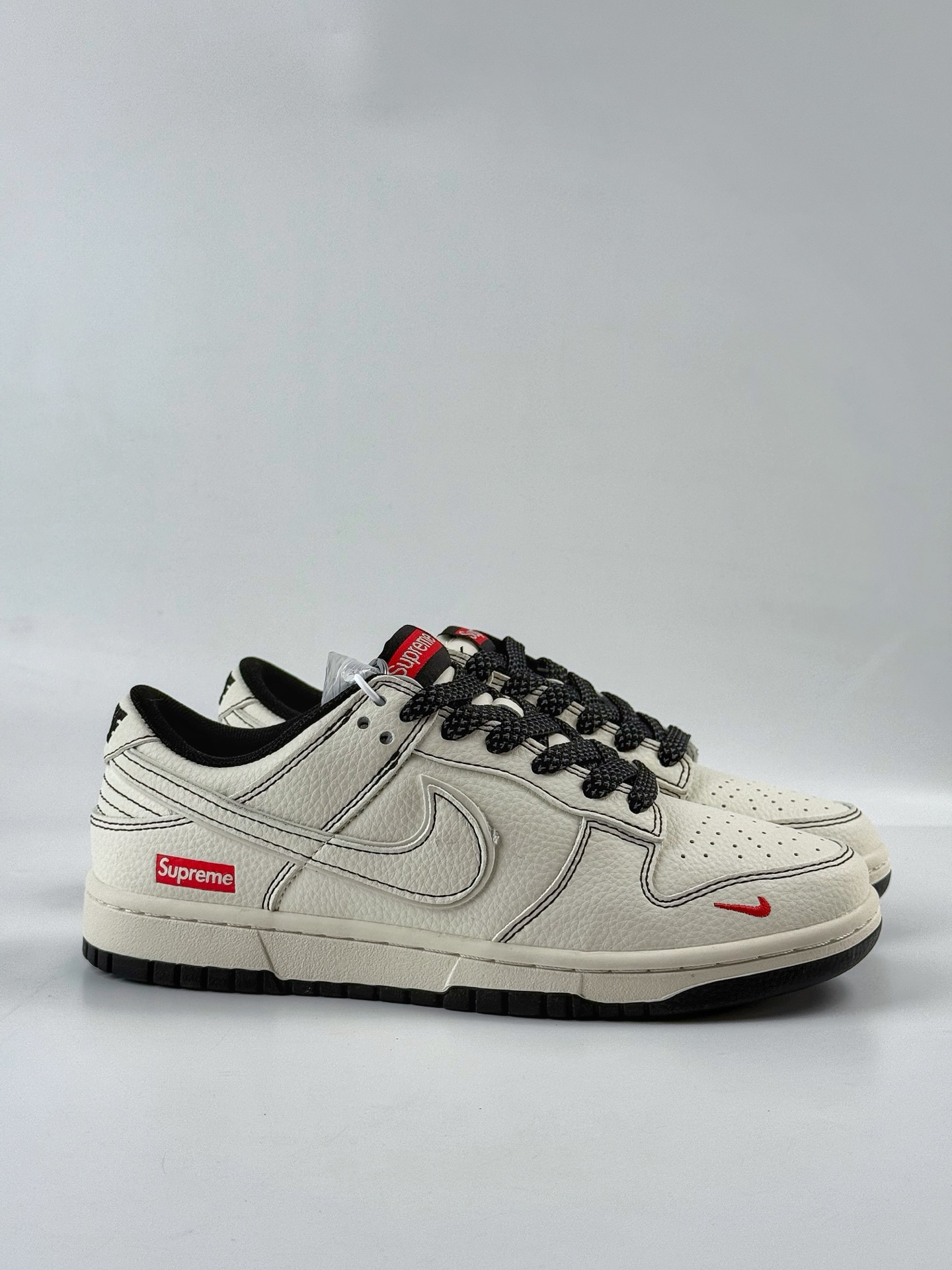 Nike SB Dunk Low x Supreme 白黑小勾满天星  HH7518-098