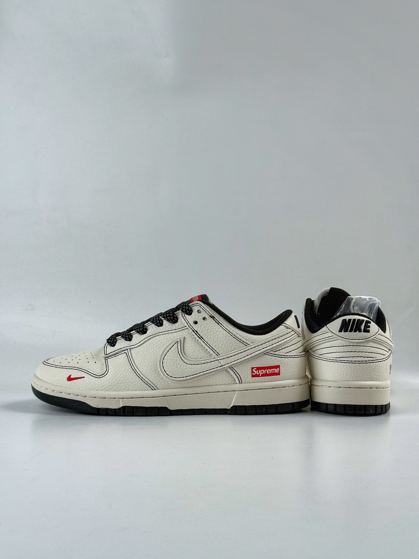 Nike SB Dunk Low x Supreme 白黑小勾满天星  HH7518-098