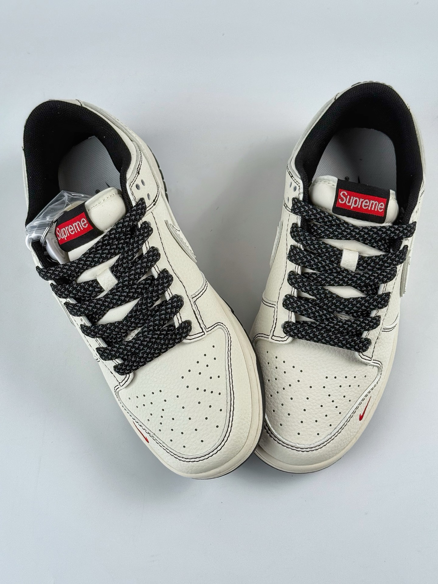 Nike SB Dunk Low x Supreme 白黑小勾满天星  HH7518-098