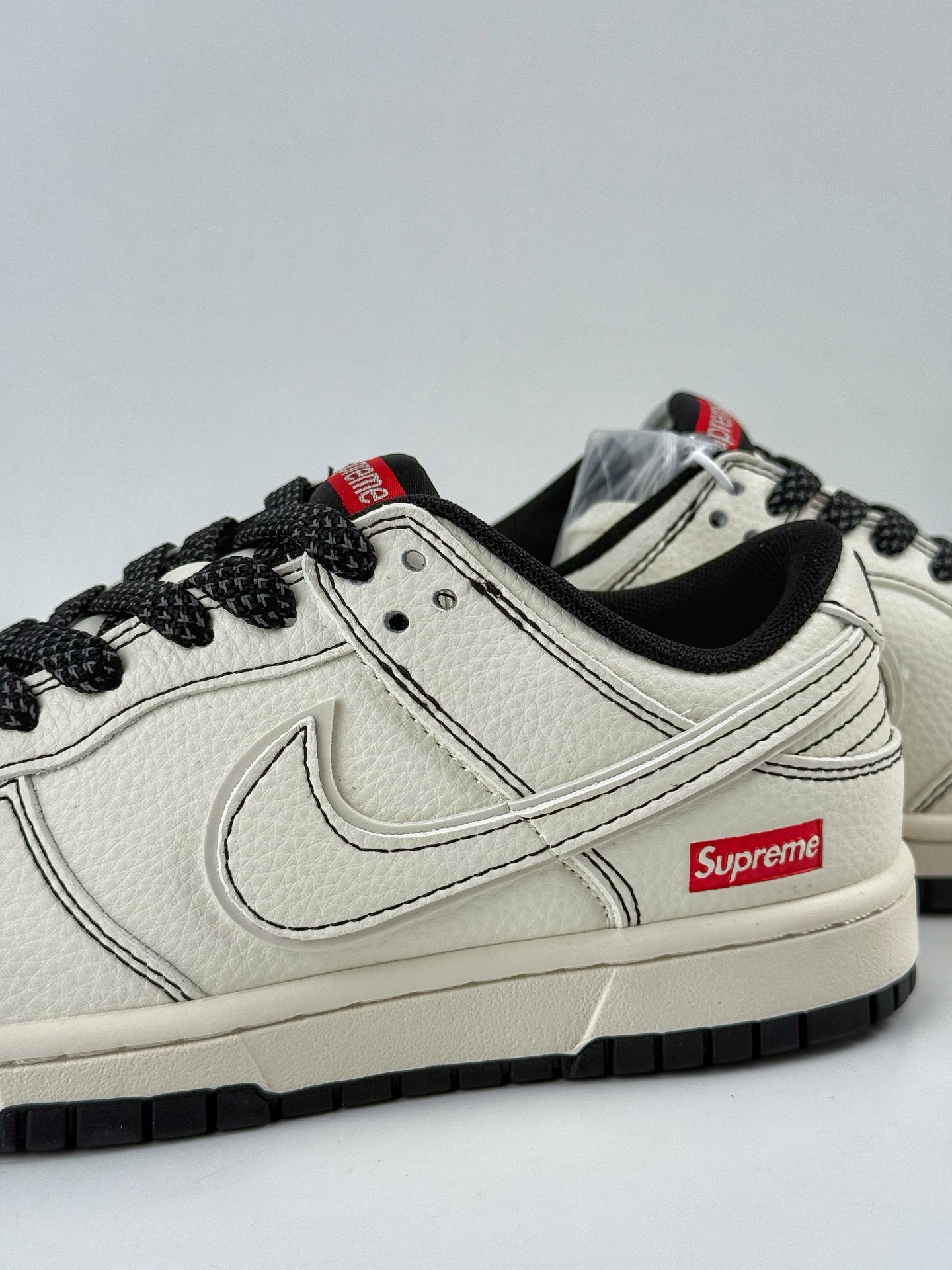Nike SB Dunk Low x Supreme 白黑小勾满天星  HH7518-098