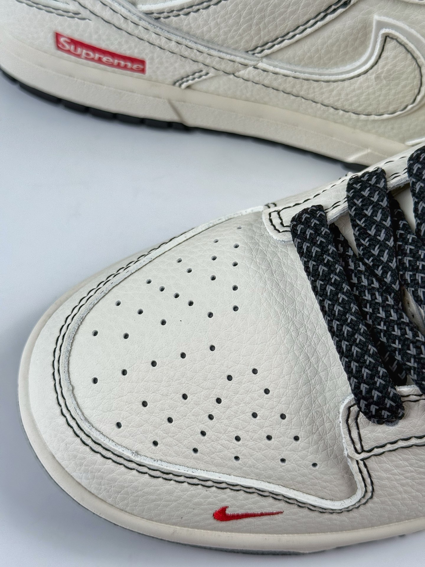 Nike SB Dunk Low x Supreme 白黑小勾满天星  HH7518-098