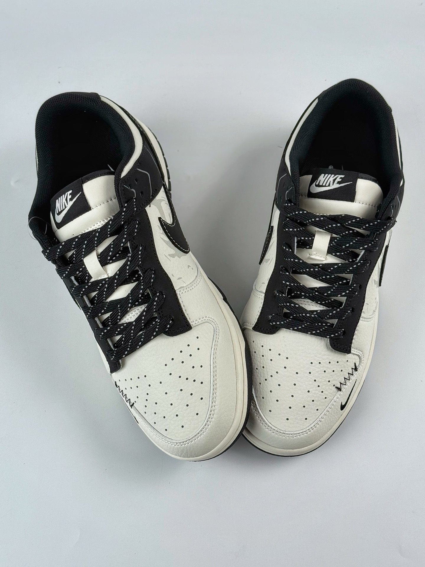 Nike SB Dunk Low 白黑小勾满天星 XD6188-051-莆田鞋,莆田鞋货源,高仿鞋,高仿鞋货源,安福档口,莆田高仿鞋,莆田鞋批发,高仿鞋批发,莆田高仿运动鞋,高仿运动鞋,莆田运动鞋 Nike SB Dunk Low 白黑小勾满天星 XD6188-051