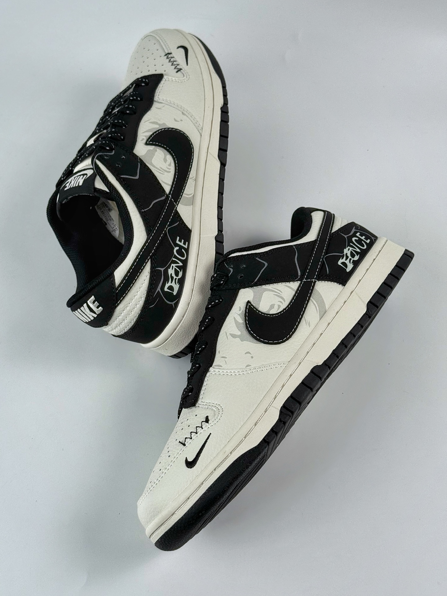 Nike SB Dunk Low 白黑小勾满天星 XD6188-051-莆田鞋,莆田鞋货源,高仿鞋,高仿鞋货源,安福档口,莆田高仿鞋,莆田鞋批发,高仿鞋批发,莆田高仿运动鞋,高仿运动鞋,莆田运动鞋 Nike SB Dunk Low 白黑小勾满天星 XD6188-051