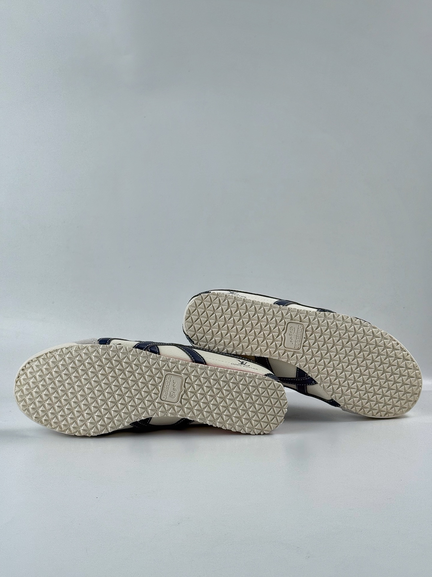 Onitsuka Tiger Mexico 66 Paraty x Louis Vuitton 百搭单品 板鞋  DL408-141-莆田鞋,莆田鞋货源,高仿鞋,高仿鞋货源,安福档口,莆田高仿鞋,莆田鞋批发,高仿鞋批发,莆田高仿运动鞋,高仿运动鞋,莆田运动鞋 Onitsuka Tiger Mexico 66 Paraty x Louis Vuitton 百搭单品 板鞋  DL408-141