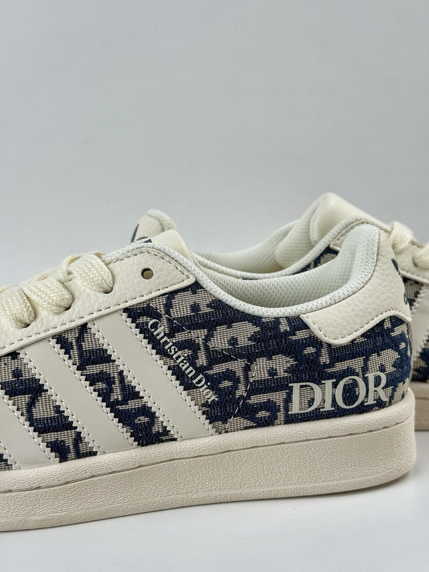 AD Originals Superstar x DIOR 白黑  JY8913-莆田鞋,莆田鞋货源,高仿鞋,高仿鞋货源,安福档口,莆田高仿鞋,莆田鞋批发,高仿鞋批发,莆田高仿运动鞋,高仿运动鞋,莆田运动鞋 AD Originals Superstar x DIOR 白黑  JY8913