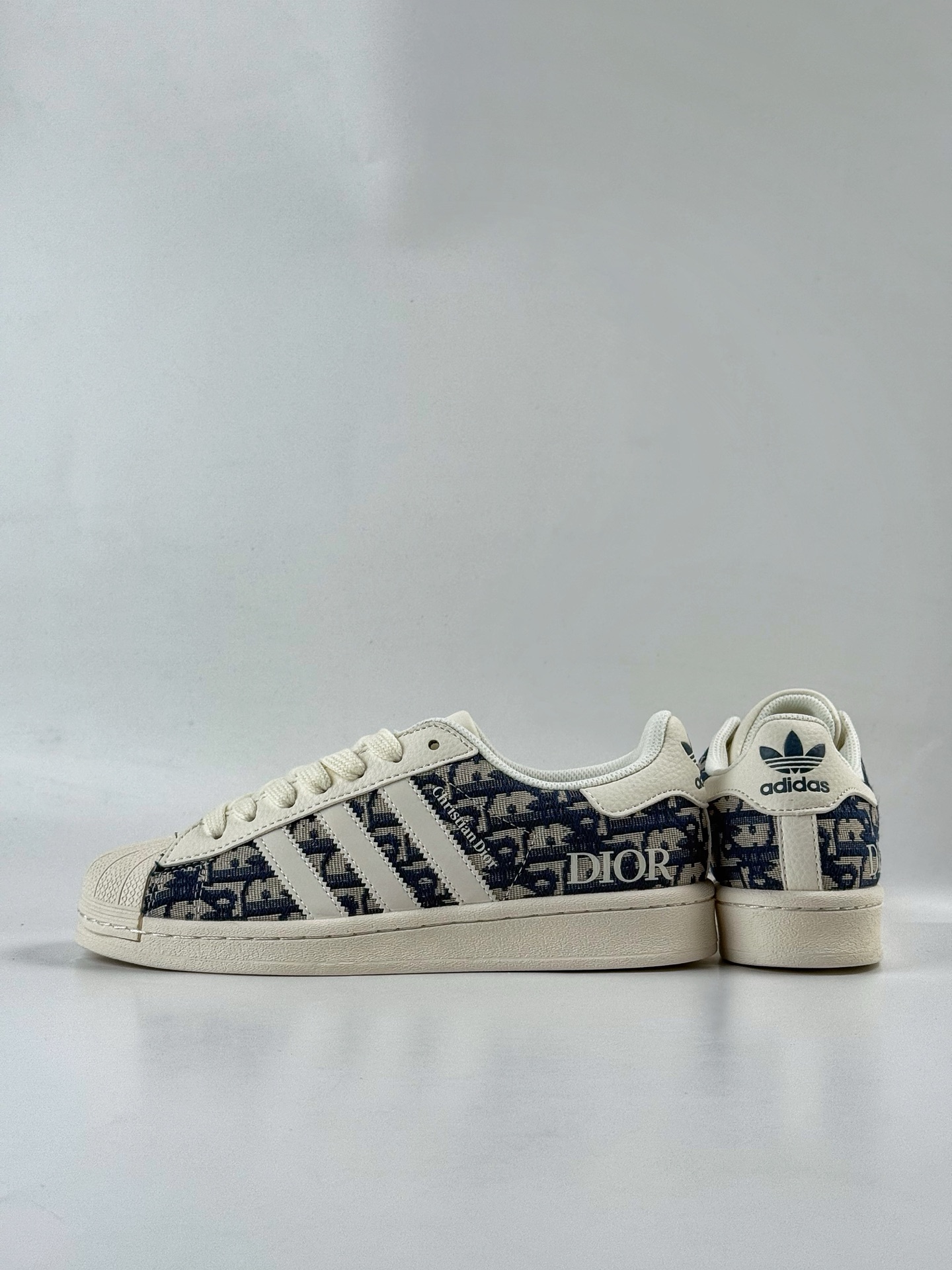 AD Originals Superstar x DIOR 白黑  JY8913-莆田鞋,莆田鞋货源,高仿鞋,高仿鞋货源,安福档口,莆田高仿鞋,莆田鞋批发,高仿鞋批发,莆田高仿运动鞋,高仿运动鞋,莆田运动鞋 AD Originals Superstar x DIOR 白黑  JY8913