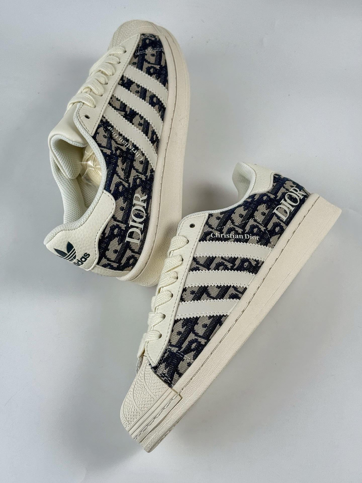 AD Originals Superstar x DIOR 白黑  JY8913-莆田鞋,莆田鞋货源,高仿鞋,高仿鞋货源,安福档口,莆田高仿鞋,莆田鞋批发,高仿鞋批发,莆田高仿运动鞋,高仿运动鞋,莆田运动鞋 AD Originals Superstar x DIOR 白黑  JY8913