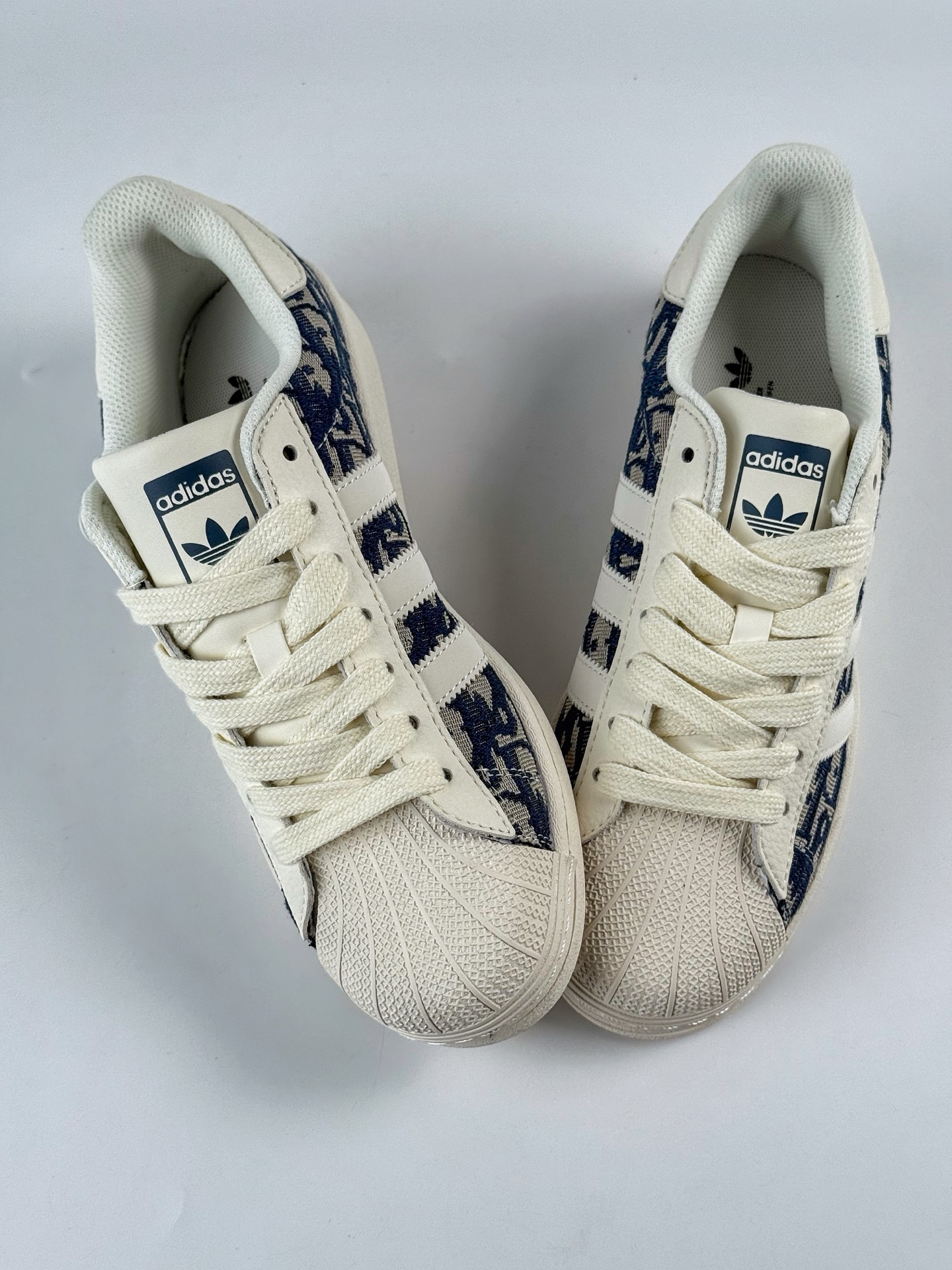 AD Originals Superstar x DIOR 白黑  JY8913-莆田鞋,莆田鞋货源,高仿鞋,高仿鞋货源,安福档口,莆田高仿鞋,莆田鞋批发,高仿鞋批发,莆田高仿运动鞋,高仿运动鞋,莆田运动鞋 AD Originals Superstar x DIOR 白黑  JY8913