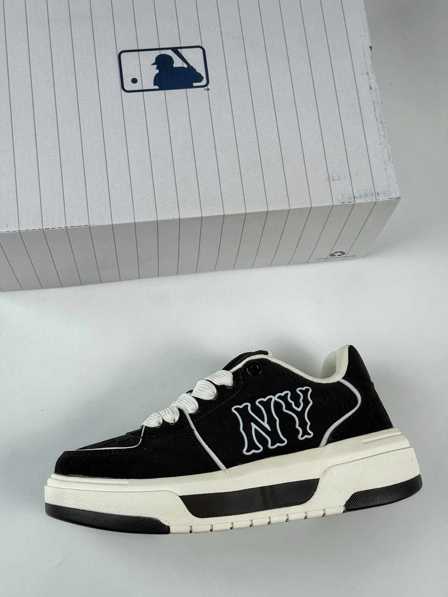 NY美国榄球洋基队 x MLB Chunky Runner Basic 厚底老爹厚底休闲运动慢跑鞋 3ASXE025N