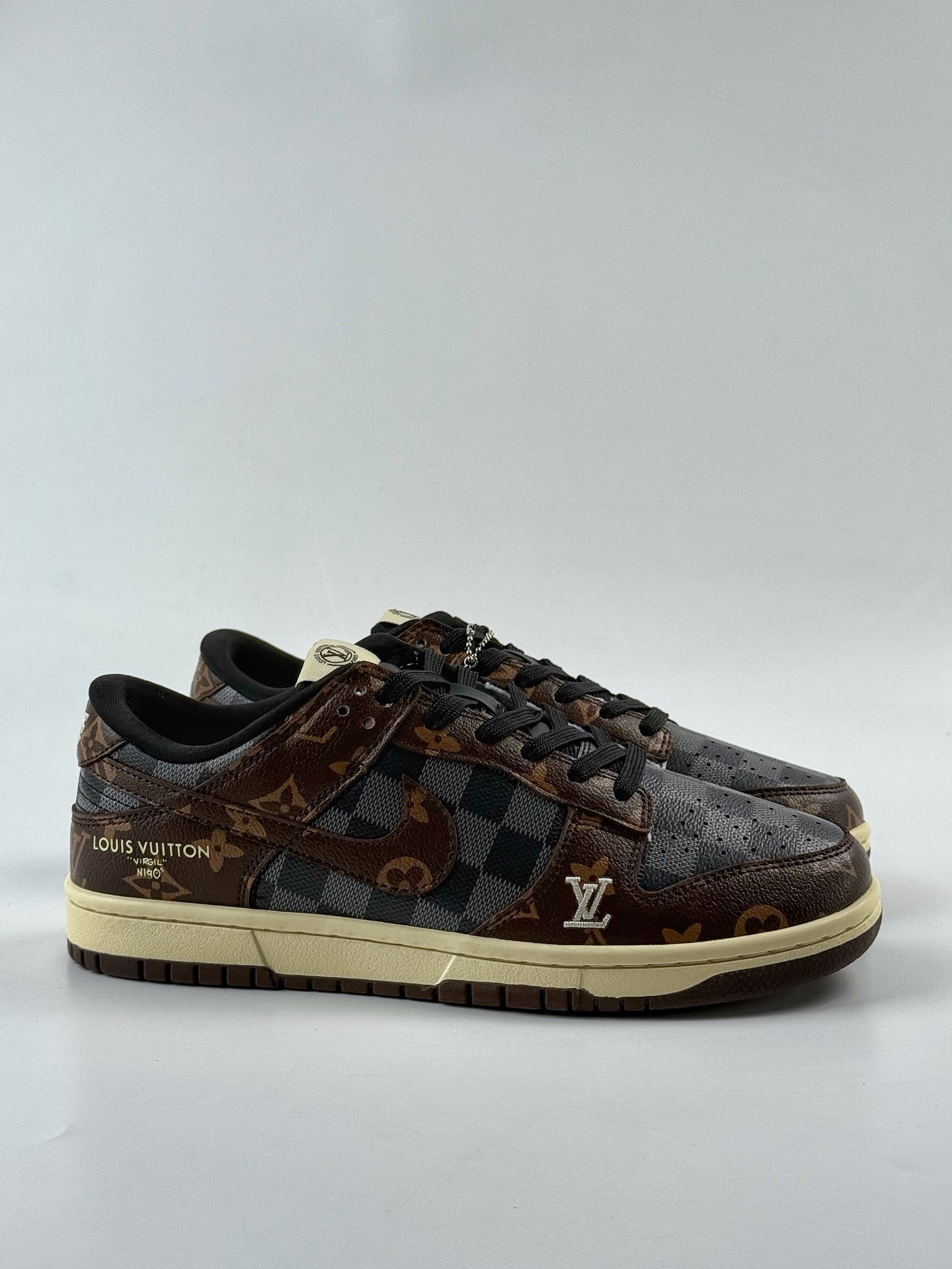 NIKE SB Dunk Low RETRO x Louis Vuitton 灰咖啡 SC0601-453-莆田鞋,莆田鞋货源,高仿鞋,高仿鞋货源,安福档口,莆田高仿鞋,莆田鞋批发,高仿鞋批发,莆田高仿运动鞋,高仿运动鞋,莆田运动鞋 NIKE SB Dunk Low RETRO x Louis Vuitton 灰咖啡 SC0601-453