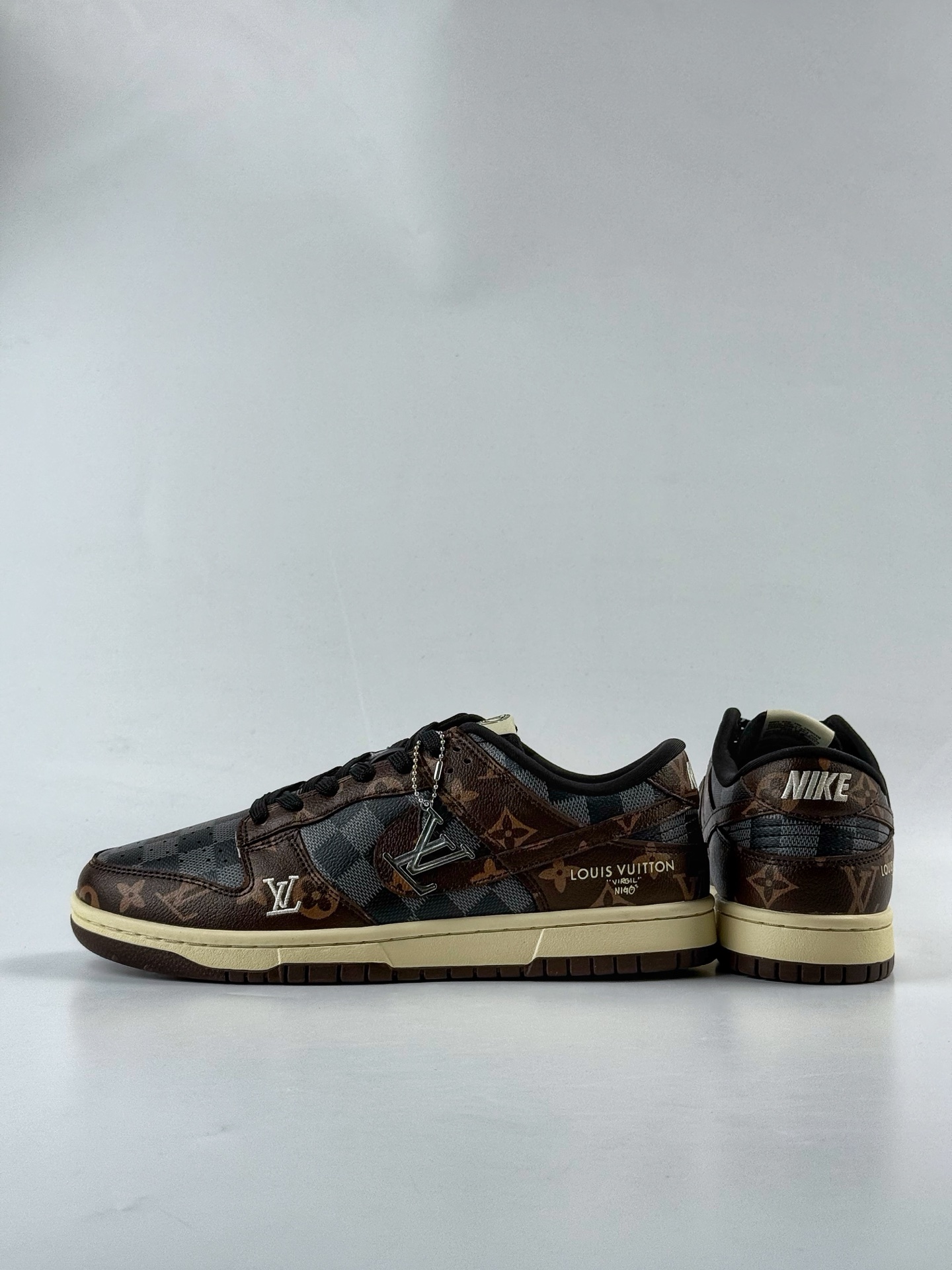 NIKE SB Dunk Low RETRO x Louis Vuitton 灰咖啡 SC0601-453-莆田鞋,莆田鞋货源,高仿鞋,高仿鞋货源,安福档口,莆田高仿鞋,莆田鞋批发,高仿鞋批发,莆田高仿运动鞋,高仿运动鞋,莆田运动鞋 NIKE SB Dunk Low RETRO x Louis Vuitton 灰咖啡 SC0601-453