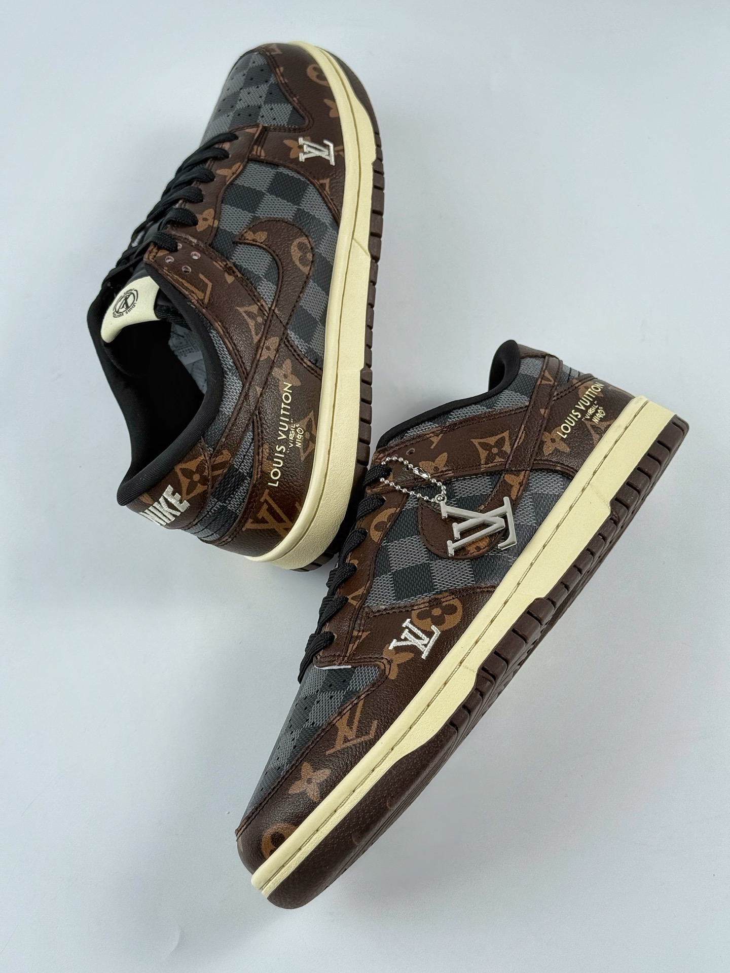 NIKE SB Dunk Low RETRO x Louis Vuitton 灰咖啡 SC0601-453-莆田鞋,莆田鞋货源,高仿鞋,高仿鞋货源,安福档口,莆田高仿鞋,莆田鞋批发,高仿鞋批发,莆田高仿运动鞋,高仿运动鞋,莆田运动鞋 NIKE SB Dunk Low RETRO x Louis Vuitton 灰咖啡 SC0601-453