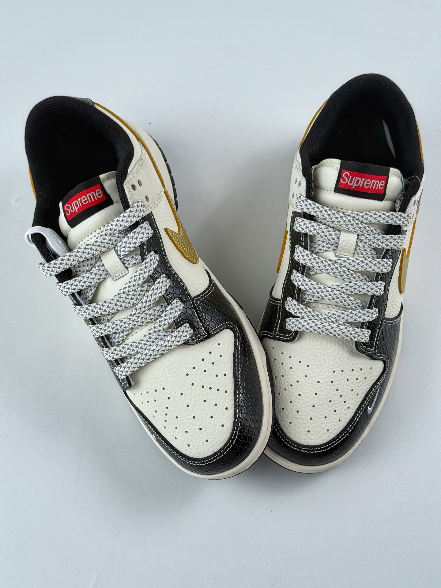 Nike SB Dunk Low x Superme 黑白小勾满天星  HS2506-230