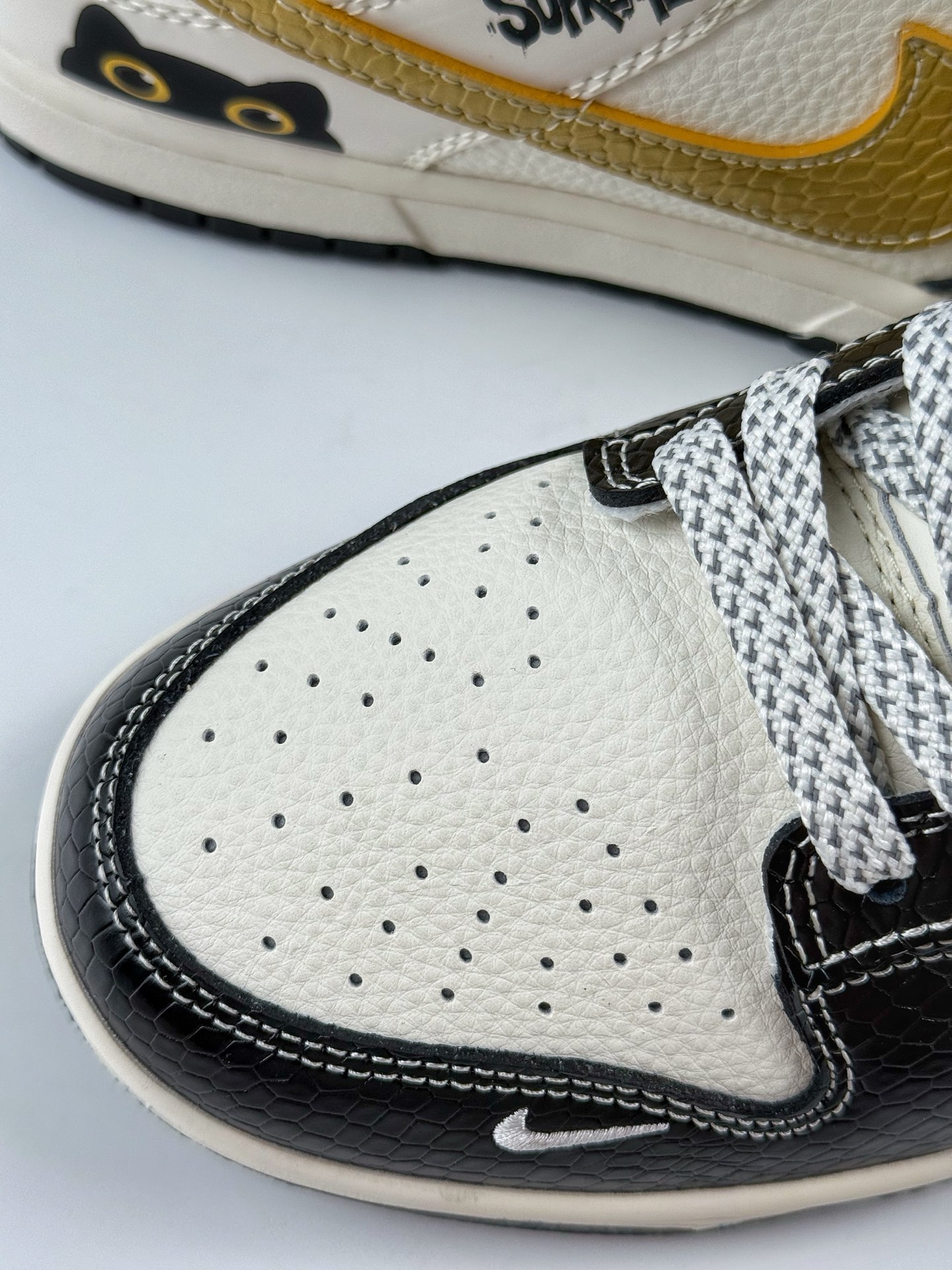 Nike SB Dunk Low x Superme 黑白小勾满天星  HS2506-230