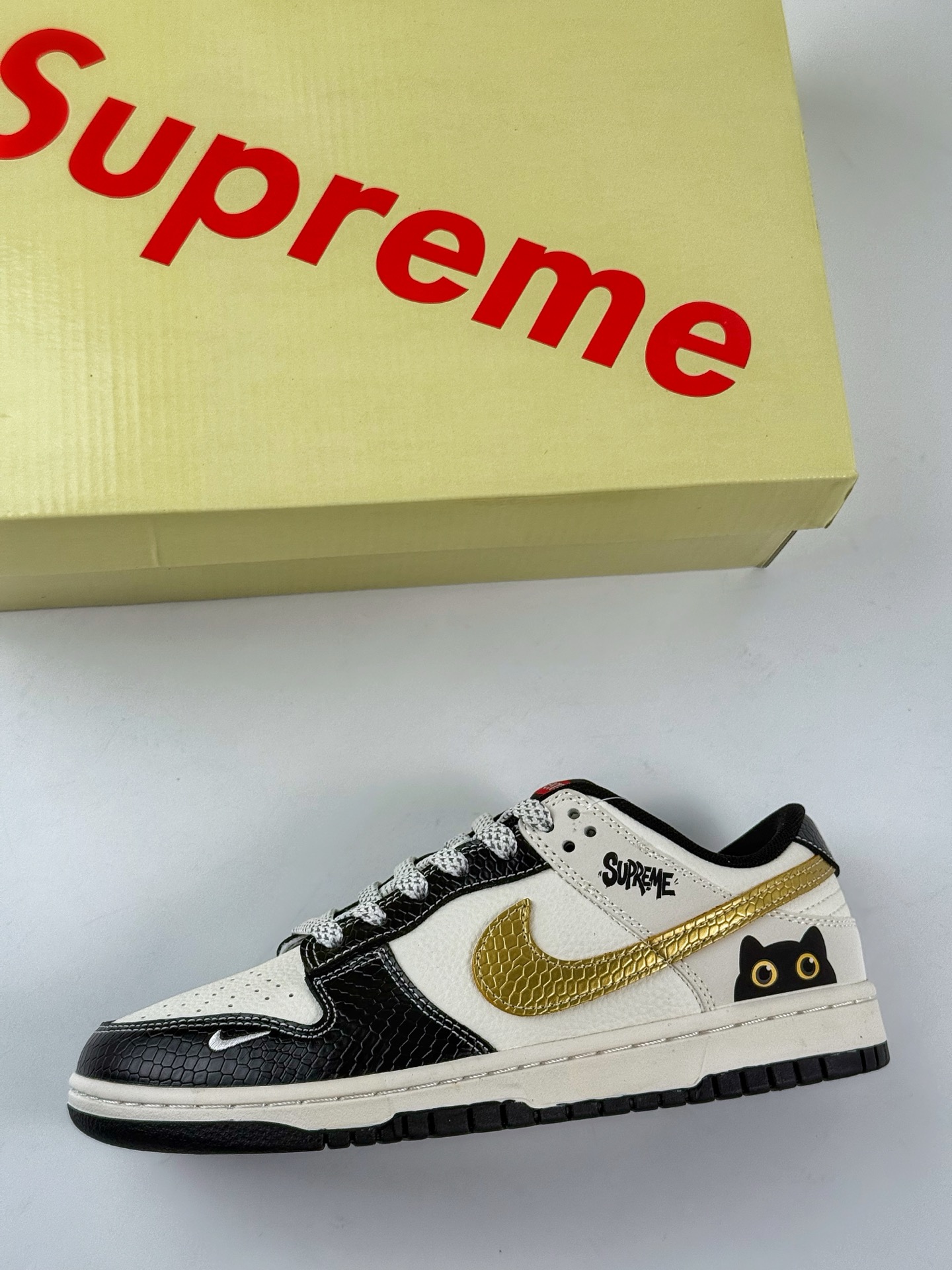 Nike SB Dunk Low x Superme 黑白小勾满天星  HS2506-230