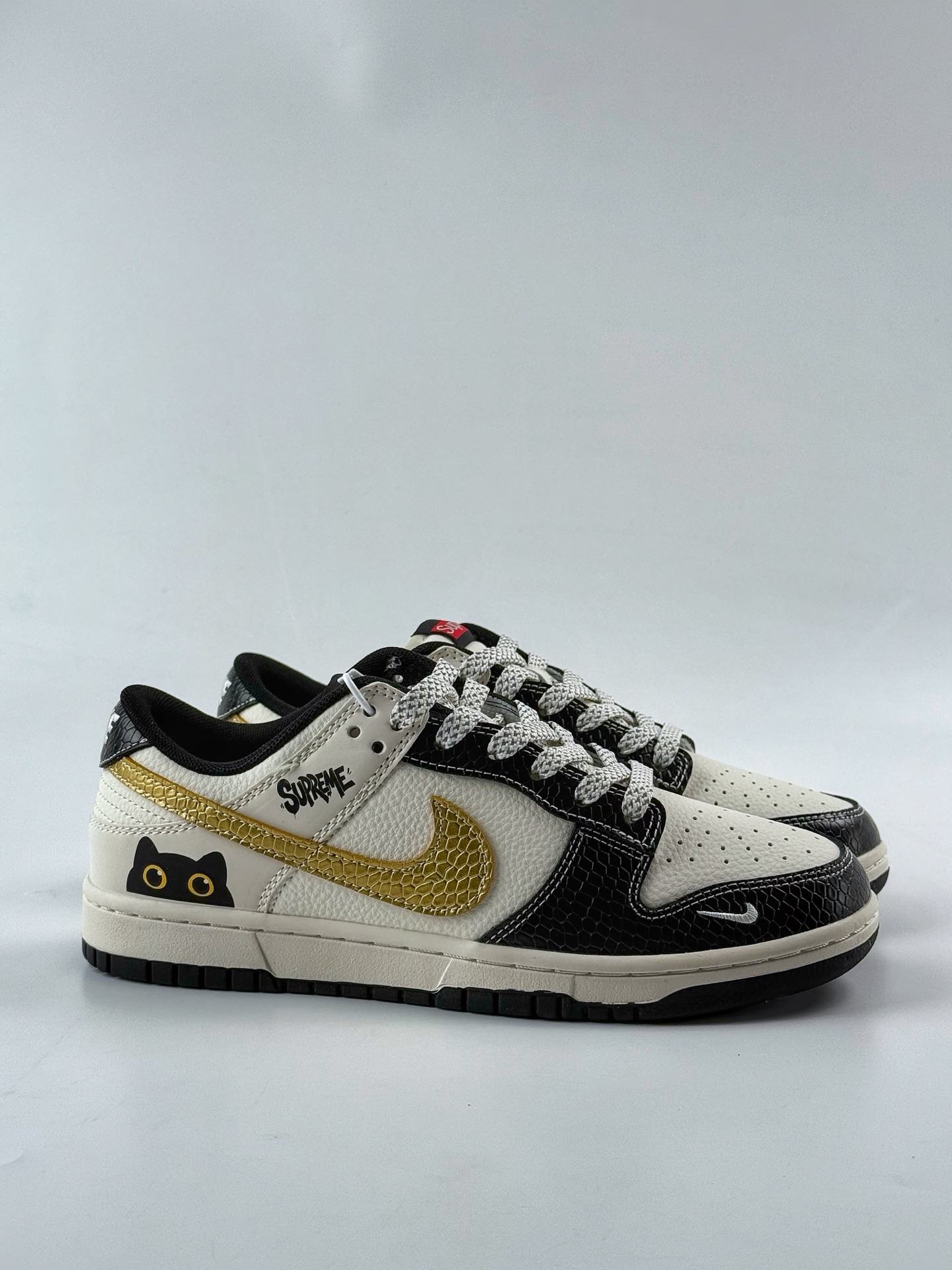 Nike SB Dunk Low x Superme 黑白小勾满天星  HS2506-230