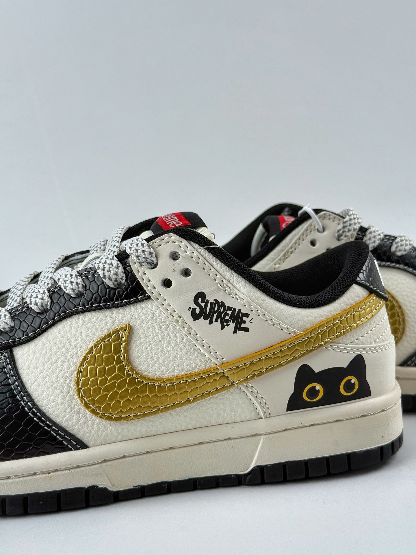 Nike SB Dunk Low x Superme 黑白小勾满天星  HS2506-230