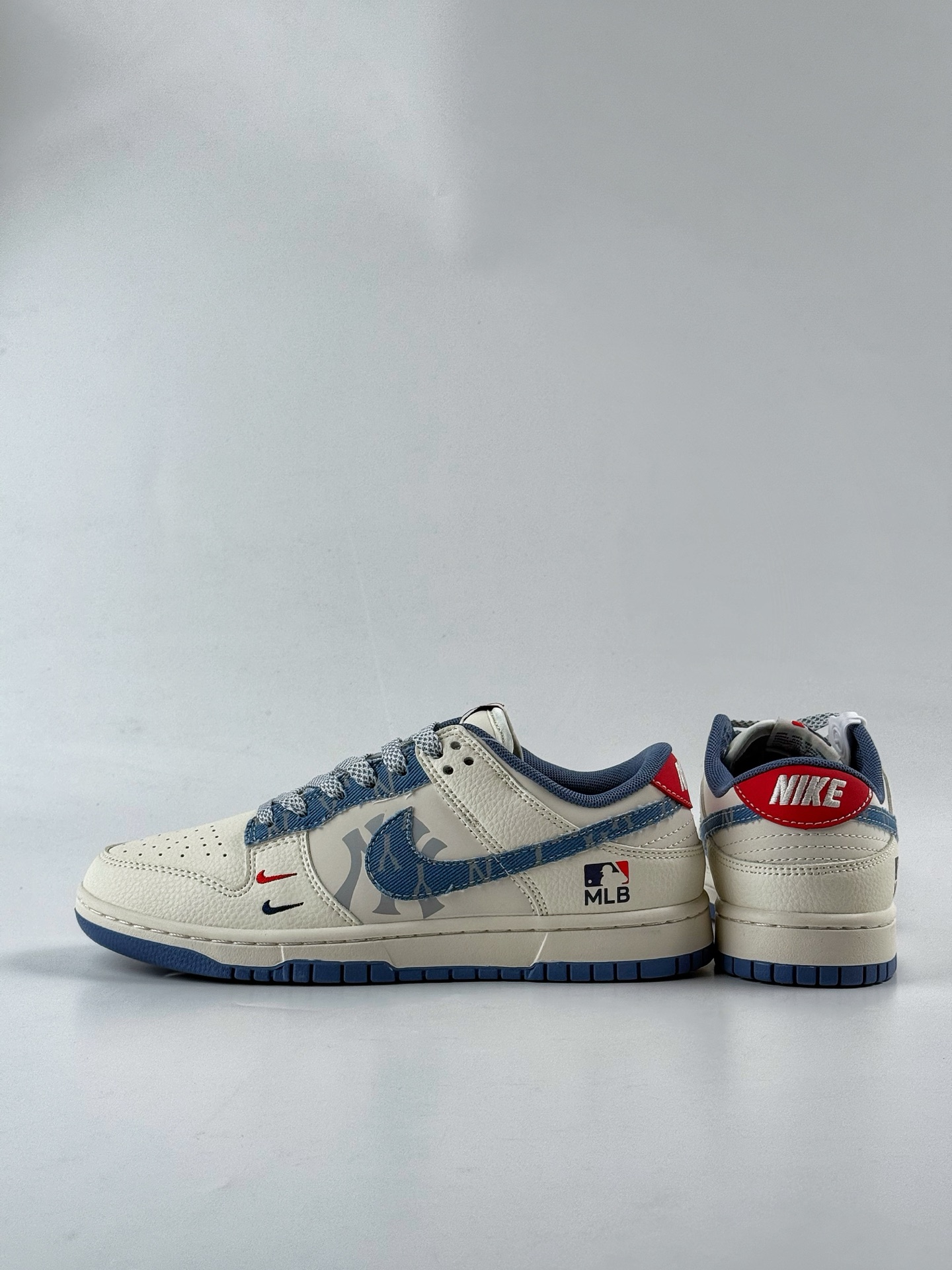 Nike SB Dunk Low x MLB 白蓝双小勾满天星 HS2506-056-莆田鞋,莆田鞋货源,高仿鞋,高仿鞋货源,安福档口,莆田高仿鞋,莆田鞋批发,高仿鞋批发,莆田高仿运动鞋,高仿运动鞋,莆田运动鞋 Nike SB Dunk Low x MLB 白蓝双小勾满天星 HS2506-056
