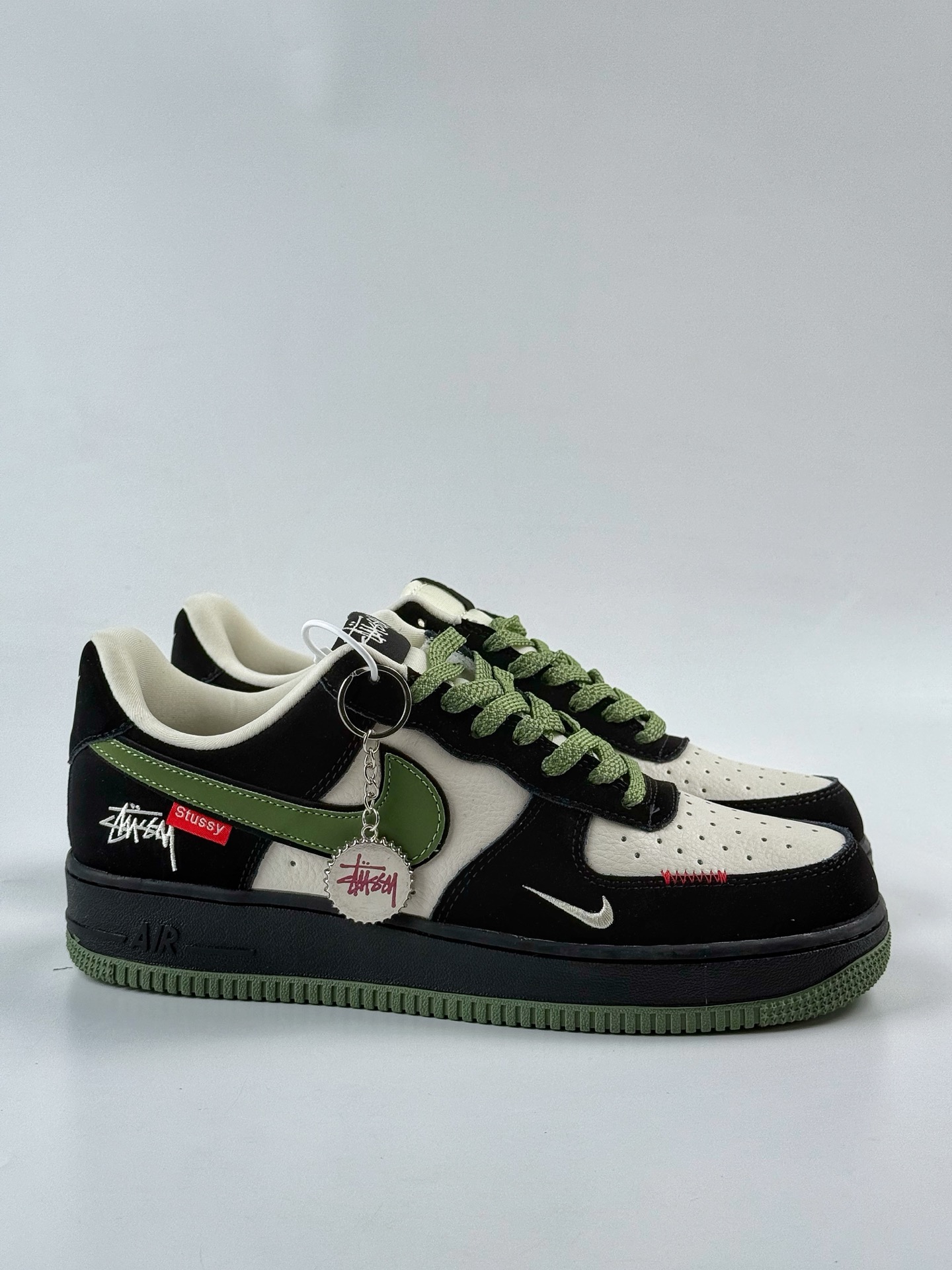 Nike Air Force 1 Low 07 x Stussy 黑白绿小勾满天星 KJ1688-014-莆田鞋,莆田鞋货源,高仿鞋,高仿鞋货源,安福档口,莆田高仿鞋,莆田鞋批发,高仿鞋批发,莆田高仿运动鞋,高仿运动鞋,莆田运动鞋 Nike Air Force 1 Low 07 x Stussy 黑白绿小勾满天星 KJ1688-014