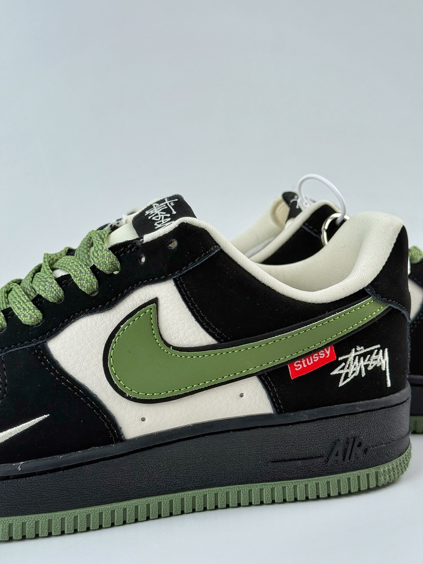 Nike Air Force 1 Low 07 x Stussy 黑白绿小勾满天星 KJ1688-014-莆田鞋,莆田鞋货源,高仿鞋,高仿鞋货源,安福档口,莆田高仿鞋,莆田鞋批发,高仿鞋批发,莆田高仿运动鞋,高仿运动鞋,莆田运动鞋 Nike Air Force 1 Low 07 x Stussy 黑白绿小勾满天星 KJ1688-014