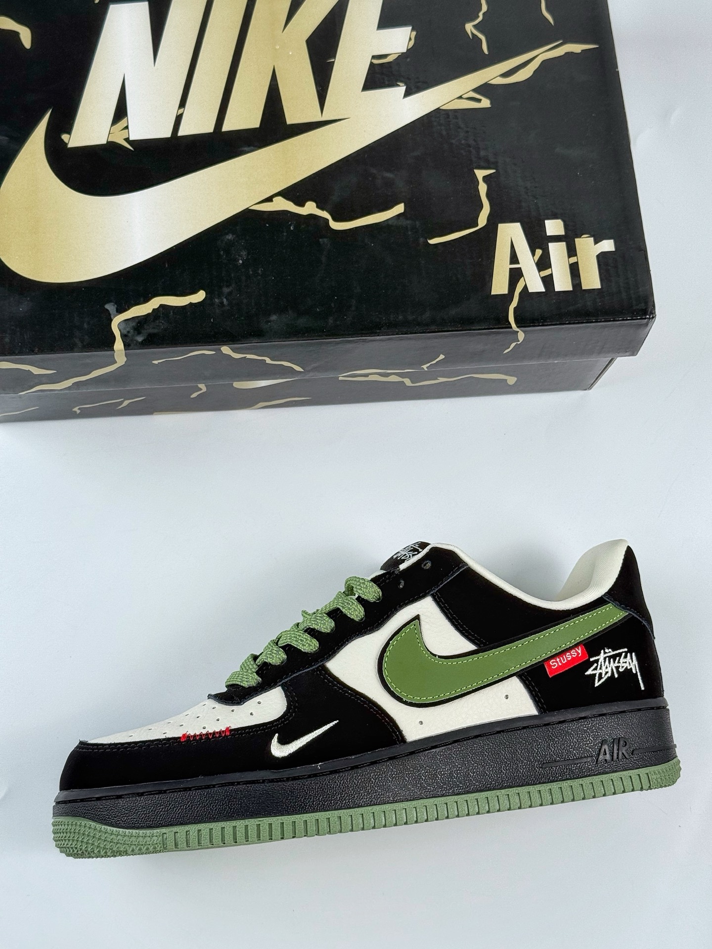 Nike Air Force 1 Low 07 x Stussy 黑白绿小勾满天星 KJ1688-014-莆田鞋,莆田鞋货源,高仿鞋,高仿鞋货源,安福档口,莆田高仿鞋,莆田鞋批发,高仿鞋批发,莆田高仿运动鞋,高仿运动鞋,莆田运动鞋 Nike Air Force 1 Low 07 x Stussy 黑白绿小勾满天星 KJ1688-014