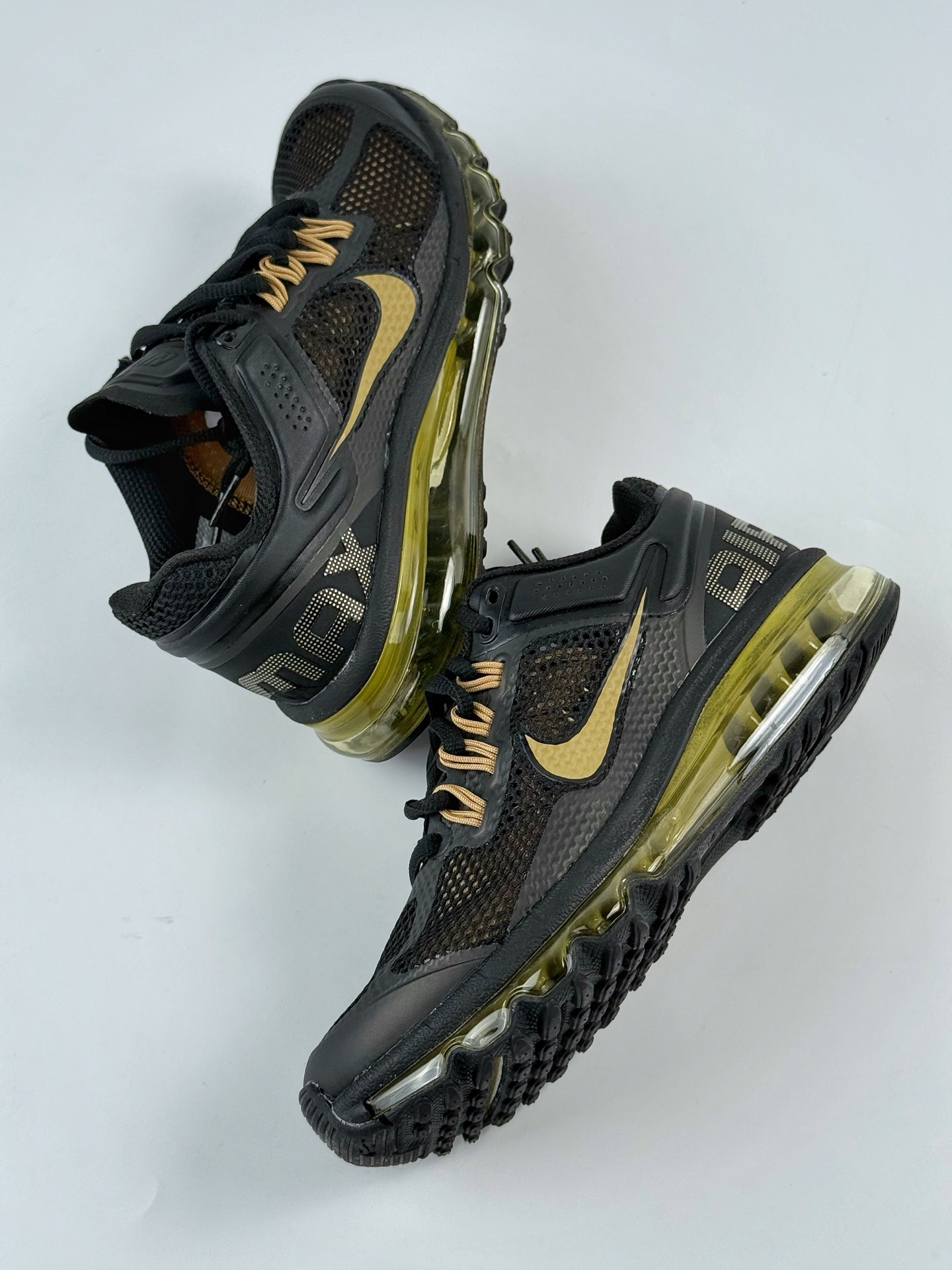 💰260 LY专供 毒版公司货
【NK】Nike Air Max 2013 
舒适时尚耐磨透气 低帮跑步鞋 
Nike Air Max 2013 运动鞋携时尚设计闪亮回归，出众有型
采用网眼布细节和运动风无缝覆面，助你保持清爽感受，塑就焕新造型
经典 Flywire 设计搭配经典全掌型 Max Air 缓震配置，缔造出众舒适感和支撑效果。
官方货号：HQ1927 001TK
尺码：36 36.5 37.5 38 38.5 39 40 40.5 41 42 42.5 43 44 44.5 45 46