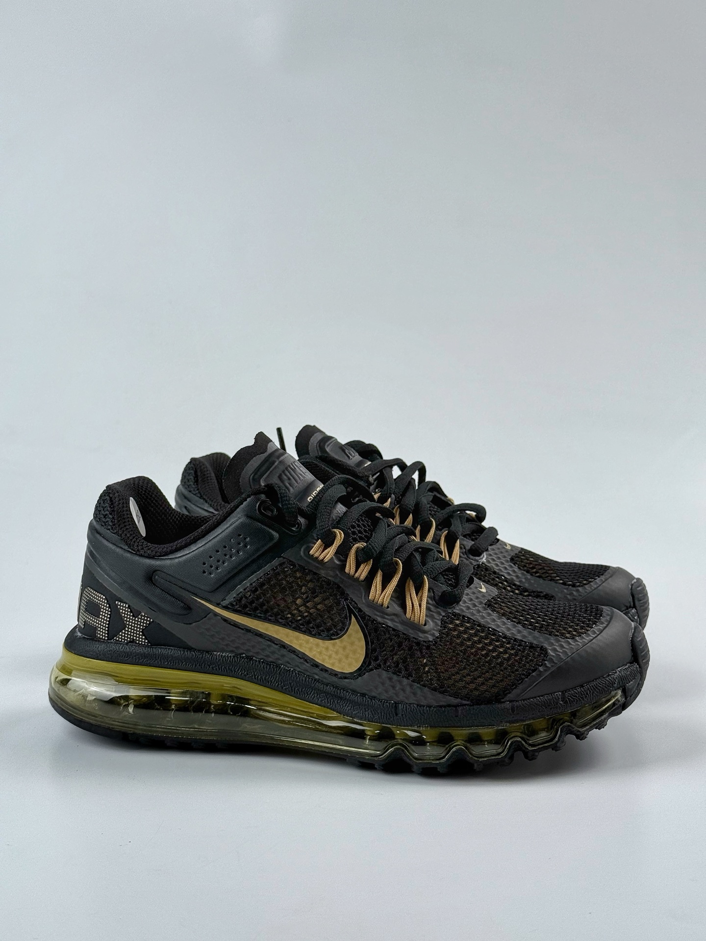 💰260 LY专供 毒版公司货
【NK】Nike Air Max 2013 
舒适时尚耐磨透气 低帮跑步鞋 
Nike Air Max 2013 运动鞋携时尚设计闪亮回归，出众有型
采用网眼布细节和运动风无缝覆面，助你保持清爽感受，塑就焕新造型
经典 Flywire 设计搭配经典全掌型 Max Air 缓震配置，缔造出众舒适感和支撑效果。
官方货号：HQ1927 001TK
尺码：36 36.5 37.5 38 38.5 39 40 40.5 41 42 42.5 43 44 44.5 45 46