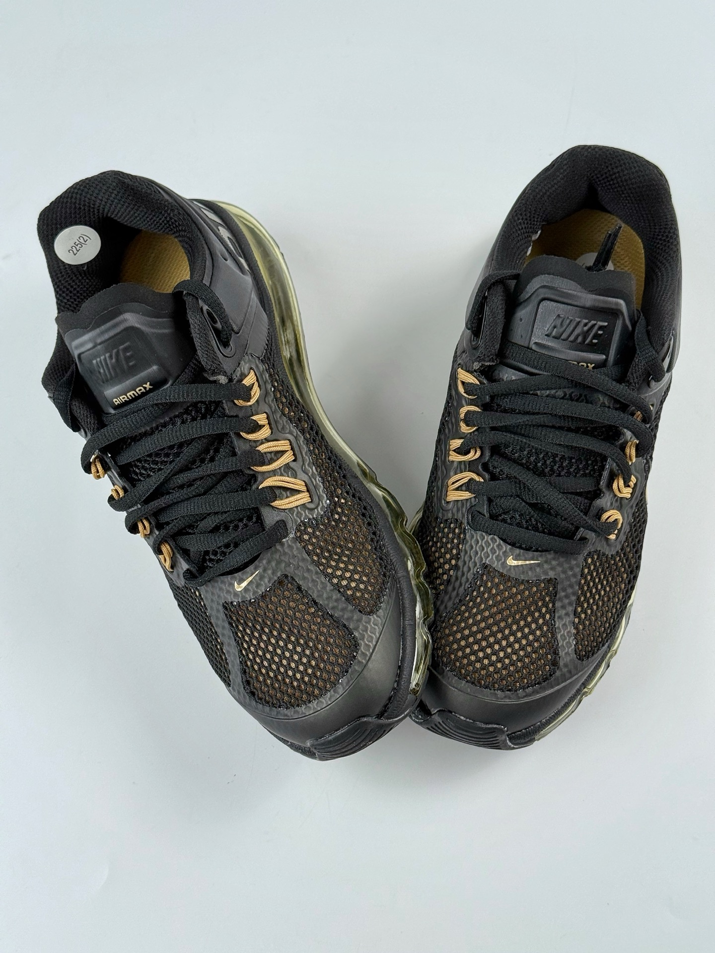 💰260 LY专供 毒版公司货
【NK】Nike Air Max 2013 
舒适时尚耐磨透气 低帮跑步鞋 
Nike Air Max 2013 运动鞋携时尚设计闪亮回归，出众有型
采用网眼布细节和运动风无缝覆面，助你保持清爽感受，塑就焕新造型
经典 Flywire 设计搭配经典全掌型 Max Air 缓震配置，缔造出众舒适感和支撑效果。
官方货号：HQ1927 001TK
尺码：36 36.5 37.5 38 38.5 39 40 40.5 41 42 42.5 43 44 44.5 45 46