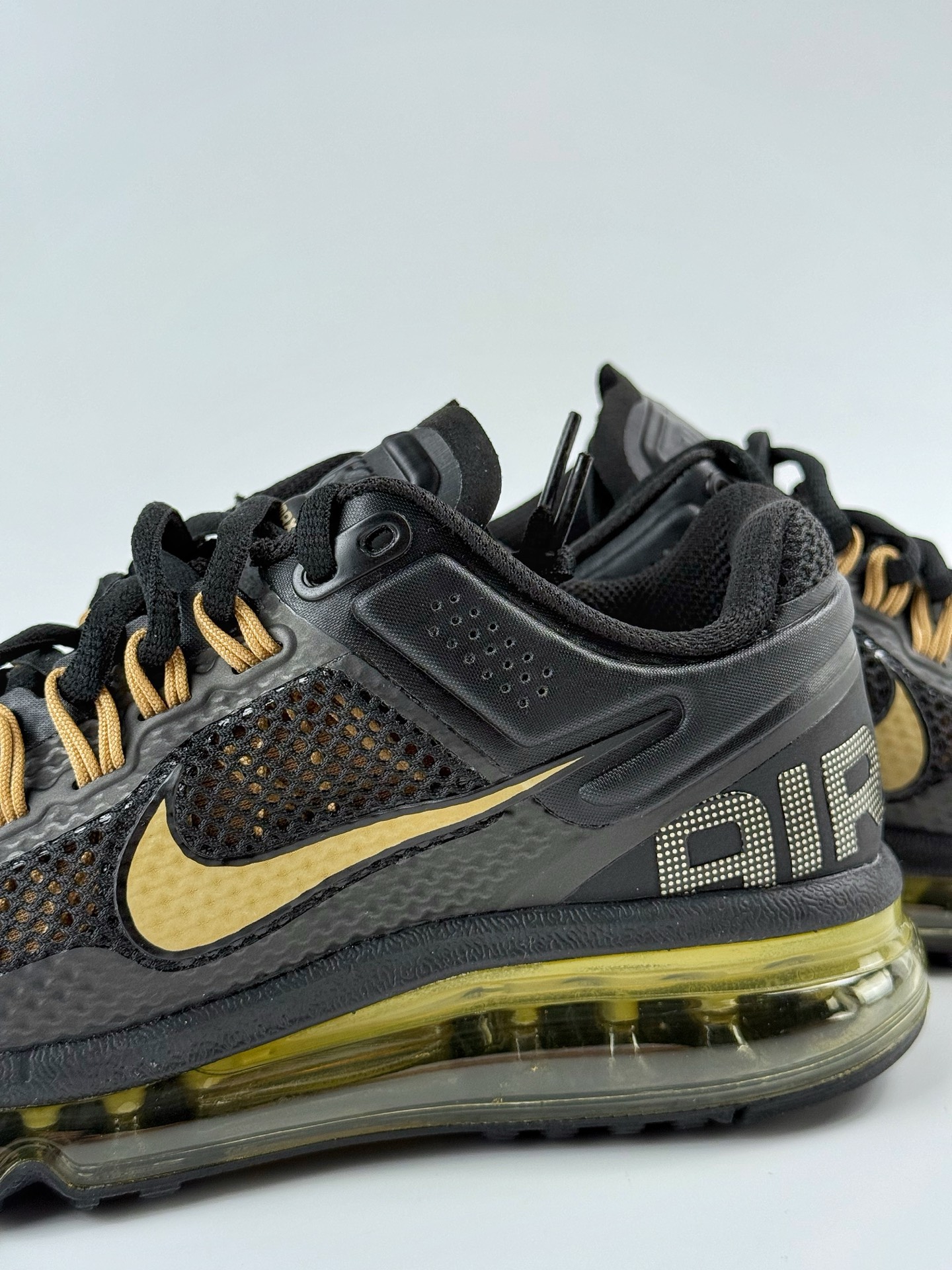 💰260 LY专供 毒版公司货
【NK】Nike Air Max 2013 
舒适时尚耐磨透气 低帮跑步鞋 
Nike Air Max 2013 运动鞋携时尚设计闪亮回归，出众有型
采用网眼布细节和运动风无缝覆面，助你保持清爽感受，塑就焕新造型
经典 Flywire 设计搭配经典全掌型 Max Air 缓震配置，缔造出众舒适感和支撑效果。
官方货号：HQ1927 001TK
尺码：36 36.5 37.5 38 38.5 39 40 40.5 41 42 42.5 43 44 44.5 45 46