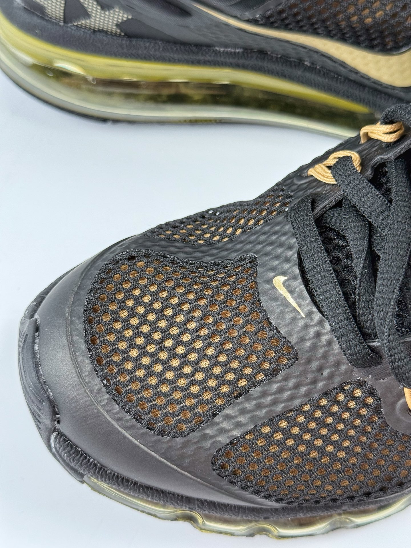 💰260 LY专供 毒版公司货
【NK】Nike Air Max 2013 
舒适时尚耐磨透气 低帮跑步鞋 
Nike Air Max 2013 运动鞋携时尚设计闪亮回归，出众有型
采用网眼布细节和运动风无缝覆面，助你保持清爽感受，塑就焕新造型
经典 Flywire 设计搭配经典全掌型 Max Air 缓震配置，缔造出众舒适感和支撑效果。
官方货号：HQ1927 001TK
尺码：36 36.5 37.5 38 38.5 39 40 40.5 41 42 42.5 43 44 44.5 45 46