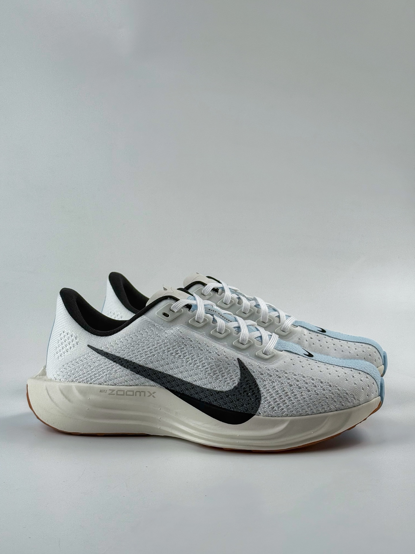 💰200 LY专供 毒版公司货
【NK】Nike Air Zoom Flex Plus Pegasus 白黑
耐克加强版系列低帮马拉松休闲运动慢跑鞋
竞训神鞋飞马Plus回归
采用弹性 Flyknit 飞织鞋面材质
内里嵌入定型海绵
全掌型 ZoomX 泡绵中底
外置防滑耐磨橡胶底片
官方货号：FQ7262 101TK
尺码：36-46