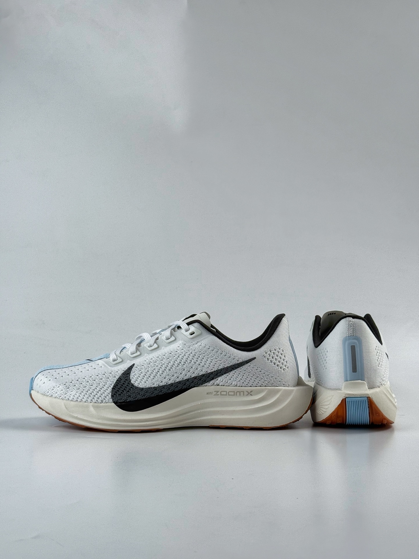 💰200 LY专供 毒版公司货
【NK】Nike Air Zoom Flex Plus Pegasus 白黑
耐克加强版系列低帮马拉松休闲运动慢跑鞋
竞训神鞋飞马Plus回归
采用弹性 Flyknit 飞织鞋面材质
内里嵌入定型海绵
全掌型 ZoomX 泡绵中底
外置防滑耐磨橡胶底片
官方货号：FQ7262 101TK
尺码：36-46