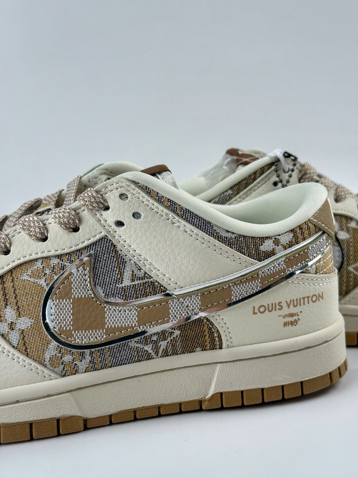 NIKE SB Dunk Low RETRO x Louis Vuitton 白黄满天星 DS6608-006