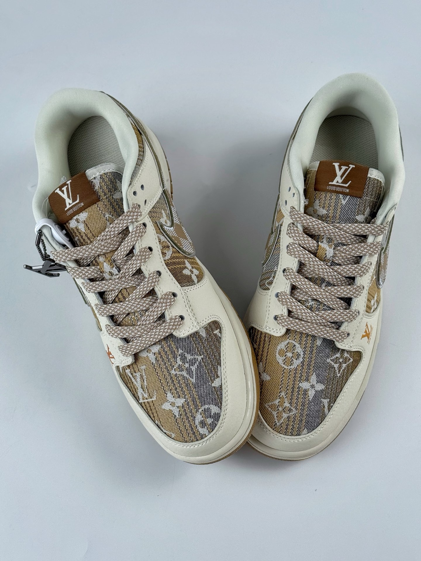 NIKE SB Dunk Low RETRO x Louis Vuitton 白黄满天星 DS6608-006