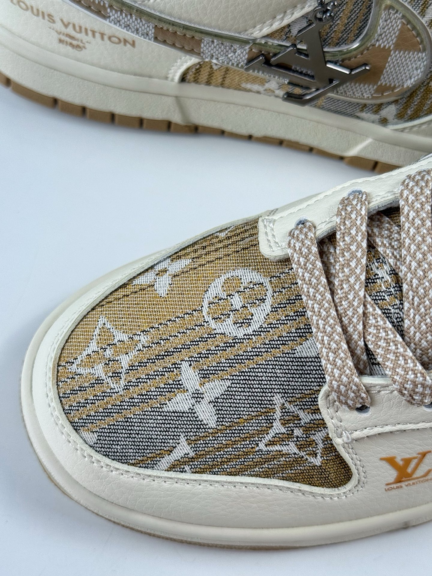 NIKE SB Dunk Low RETRO x Louis Vuitton 白黄满天星 DS6608-006
