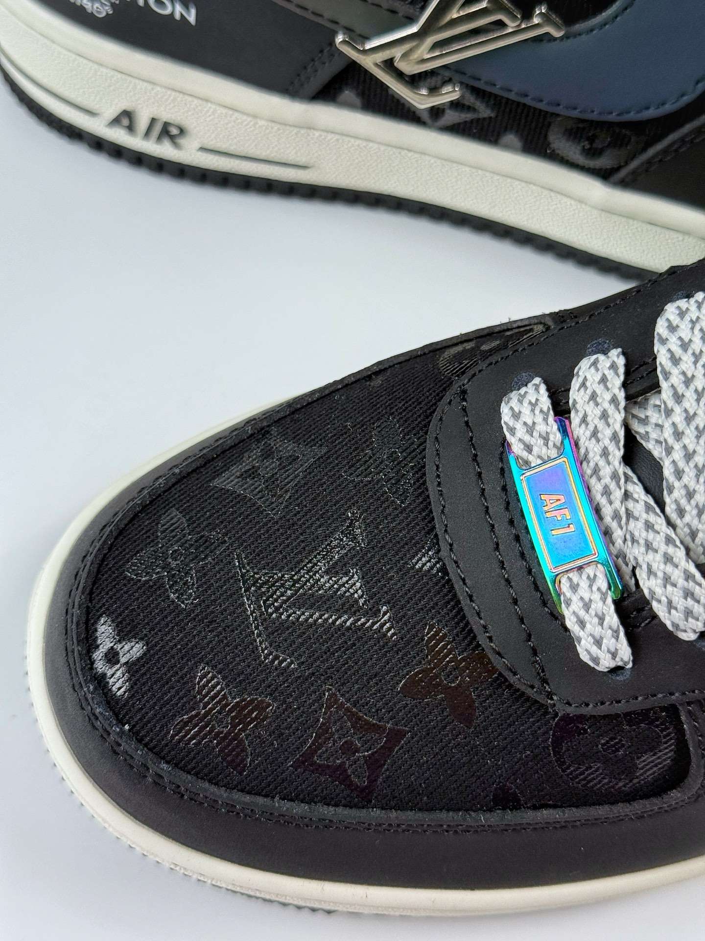 260 Nike Air Force 1 Low 07 x Louis Vuitton 镭射渐变黑满天星 SC0601-573