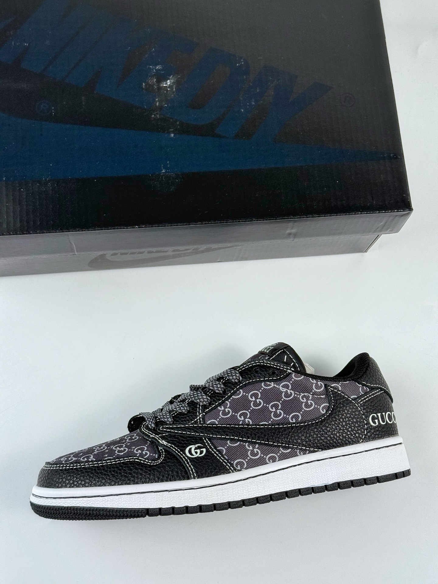 Travis Scott x Nike Air Jordan 1 Low x DIOR x GUCCI Air Jordan 1 Low 反转黑荔纹满天星倒钩 DZ5899-002