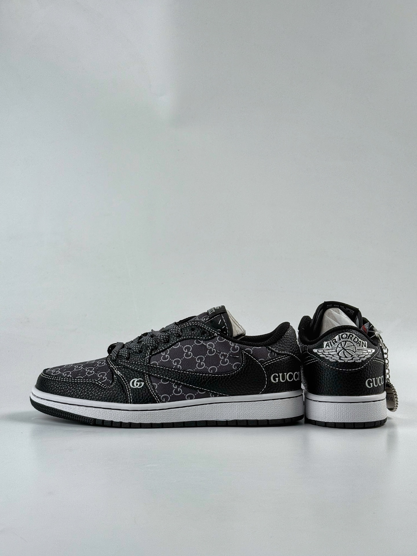 Travis Scott x Nike Air Jordan 1 Low x DIOR x GUCCI Air Jordan 1 Low 反转黑荔纹满天星倒钩 DZ5899-002