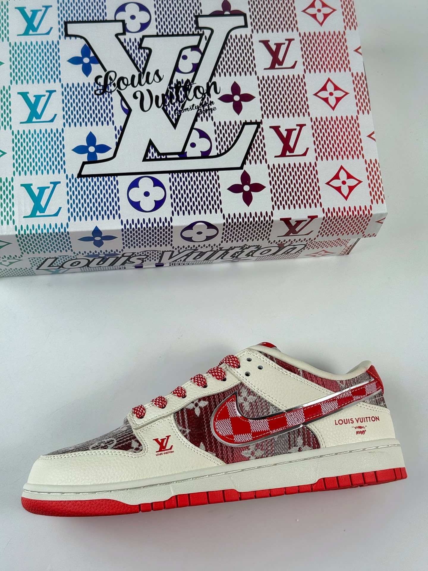 260 NIKE SB Dunk Low RETRO x Louis Vuitton 白红满天星 DS6608-006