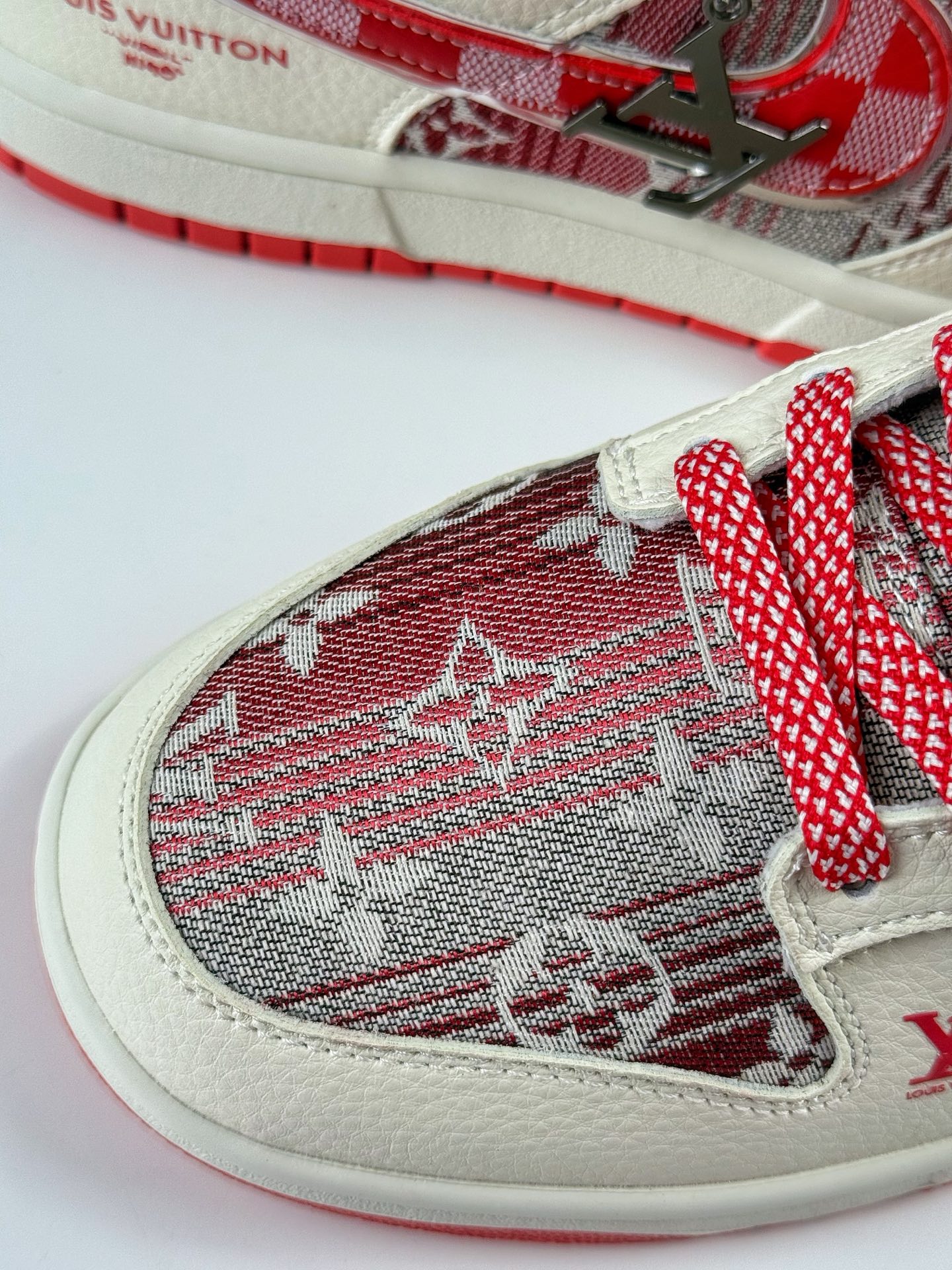 260 NIKE SB Dunk Low RETRO x Louis Vuitton 白红满天星 DS6608-006