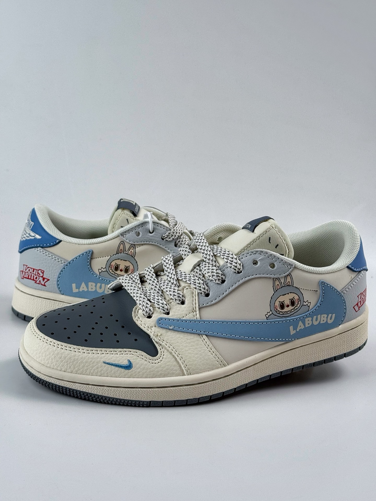 Travis Scott x Nike Air Jordan 1 Low x Louis Vuitton x LABUBU Air Jordan 1 Low 反转白灰蓝小勾满天星倒钩 HS8068-058