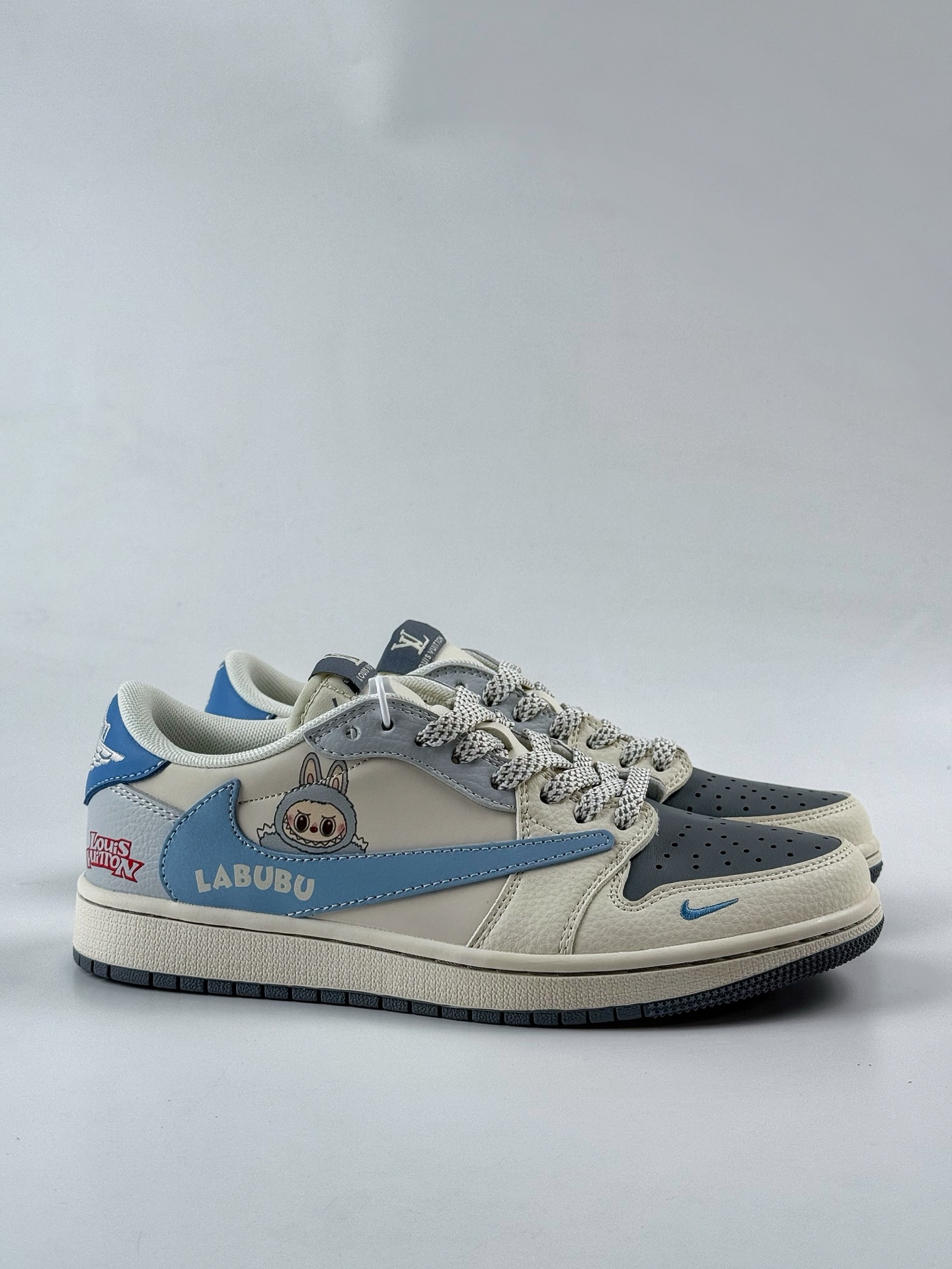Travis Scott x Nike Air Jordan 1 Low x Louis Vuitton x LABUBU Air Jordan 1 Low 反转白灰蓝小勾满天星倒钩 HS8068-058