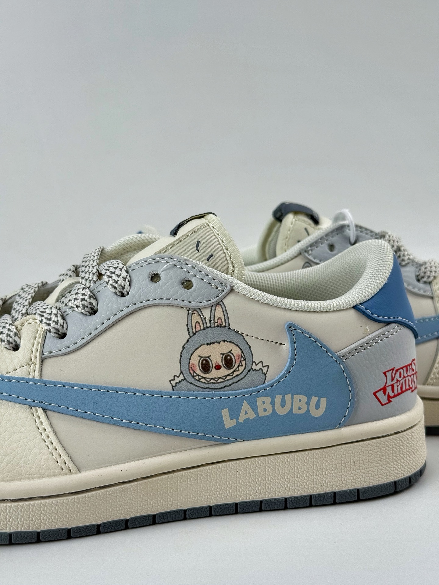 Travis Scott x Nike Air Jordan 1 Low x Louis Vuitton x LABUBU Air Jordan 1 Low 反转白灰蓝小勾满天星倒钩 HS8068-058