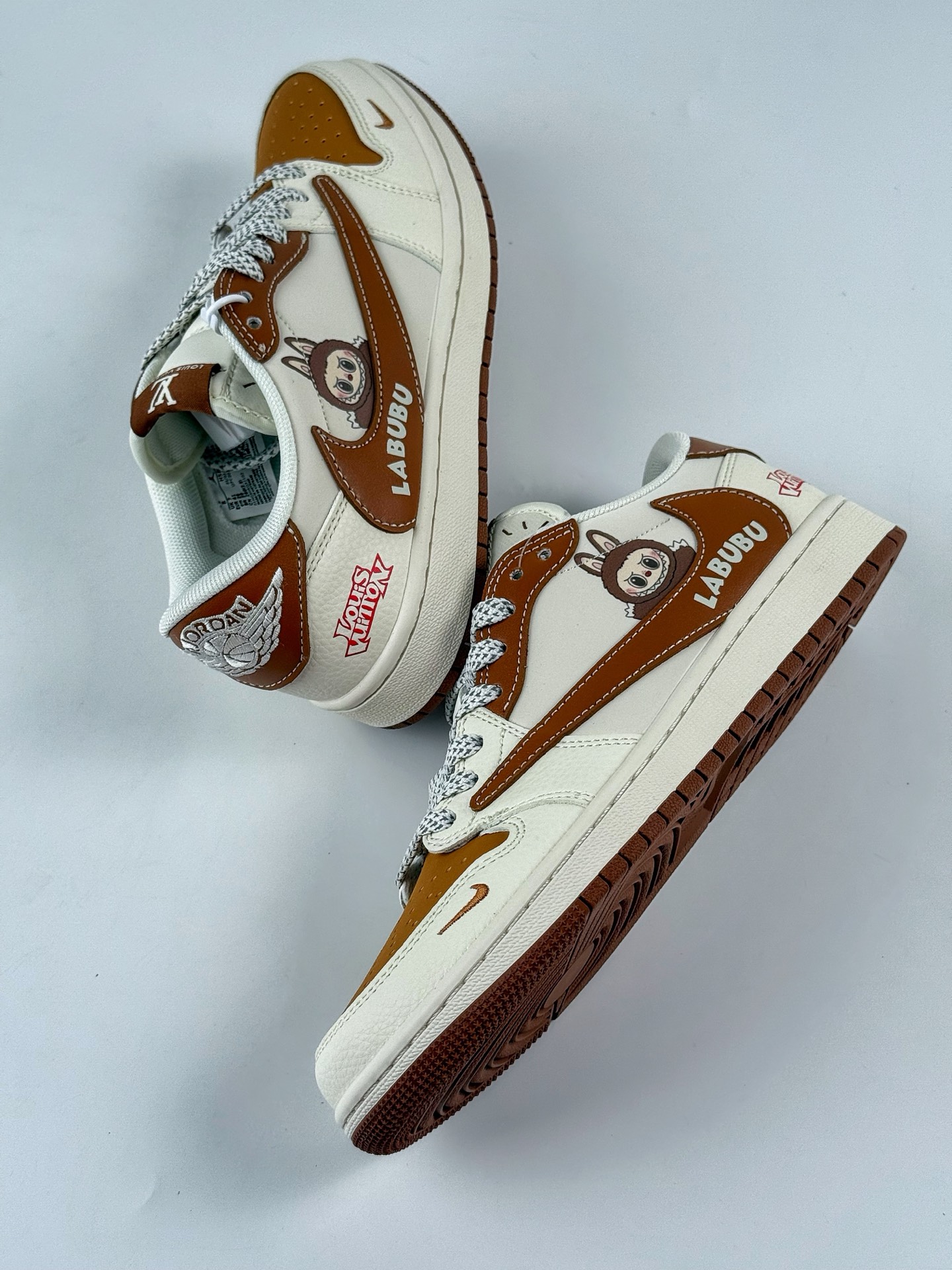 Travis Scott x Nike Air Jordan 1 Low x Louis Vuitton x LABUBU Air Jordan 1 Low 反转白棕小勾满天星倒钩 HS8068-057